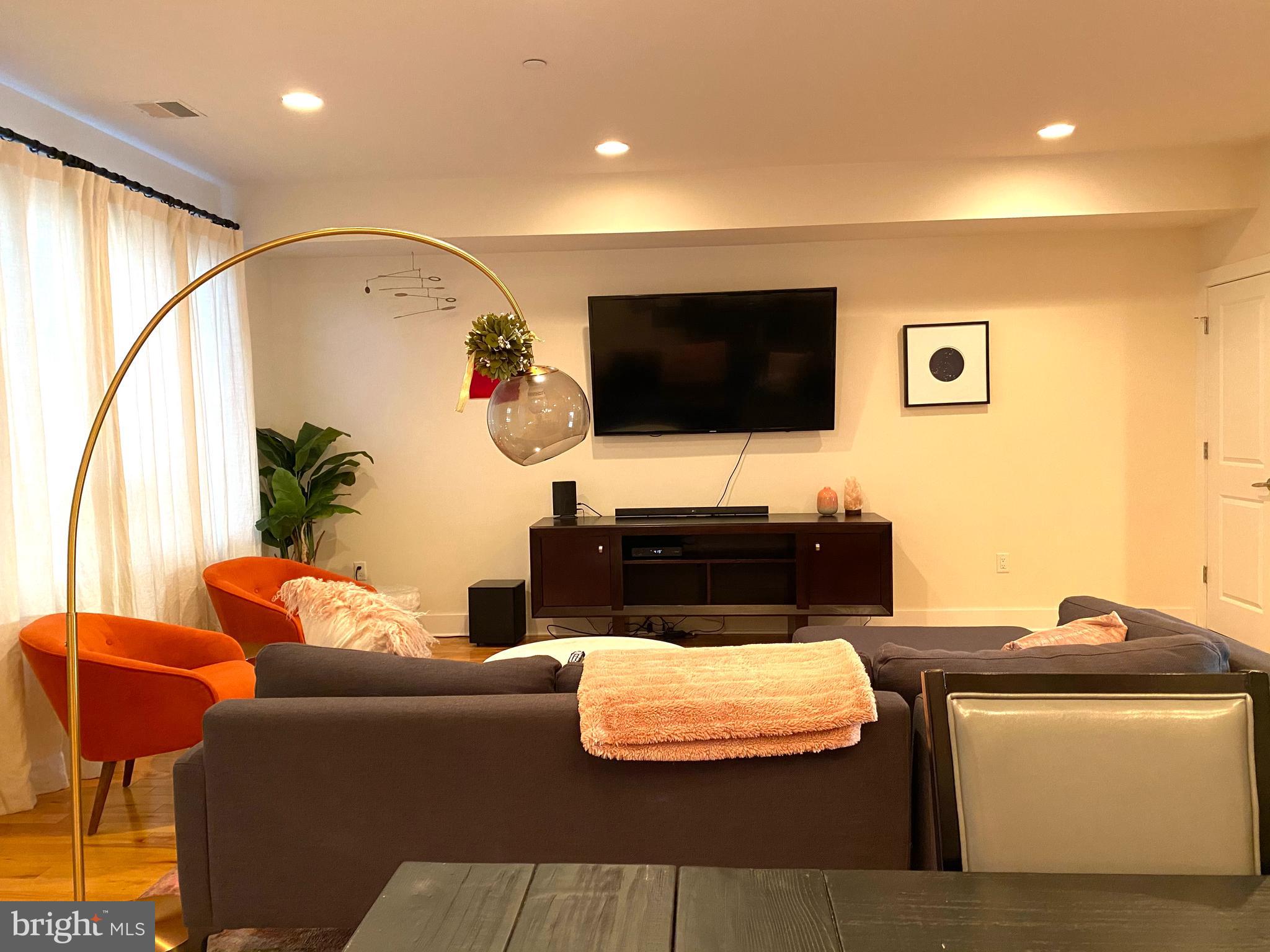 EAST FALLS - Residential Lease