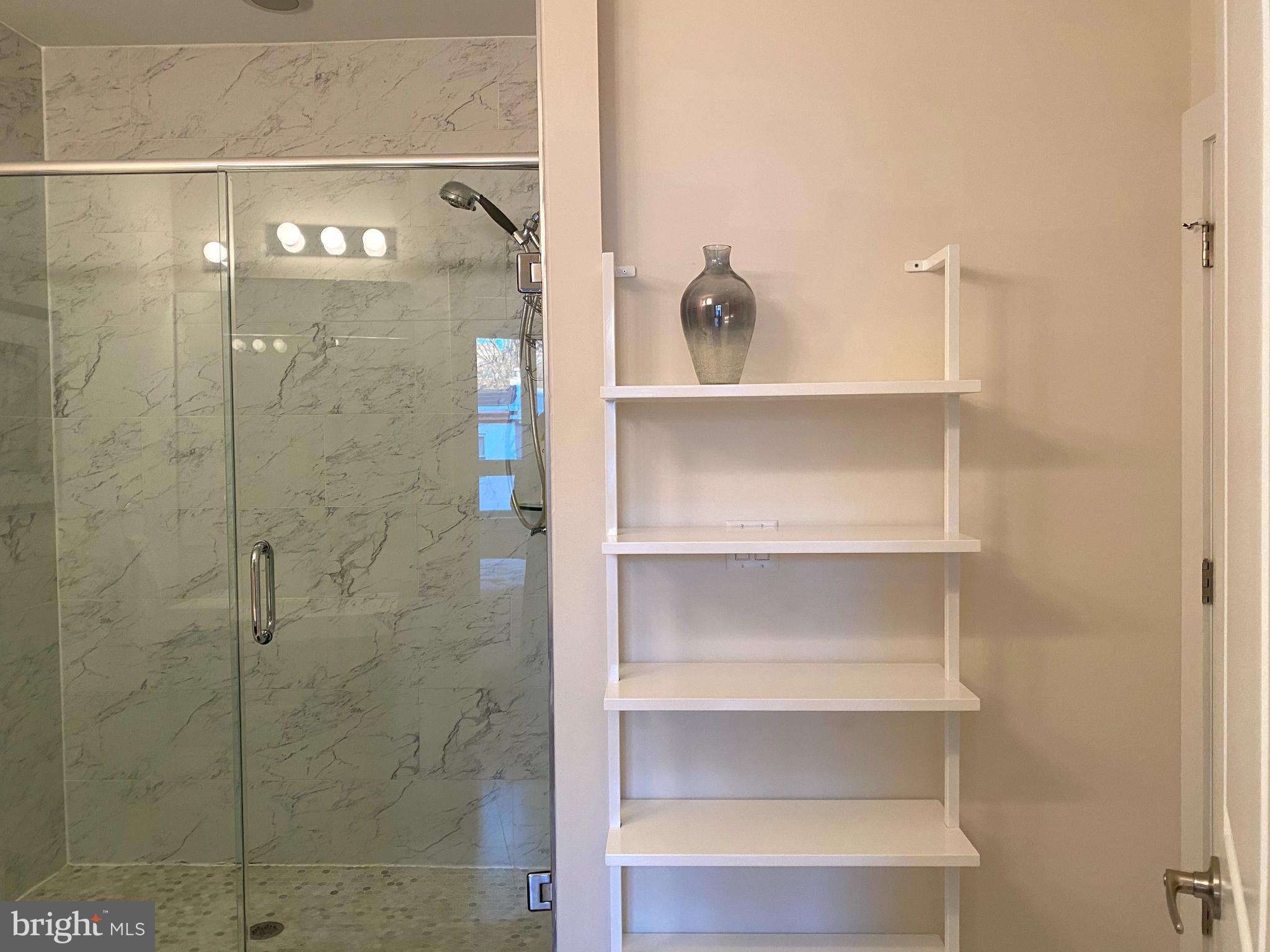 EAST FALLS - Residential Lease