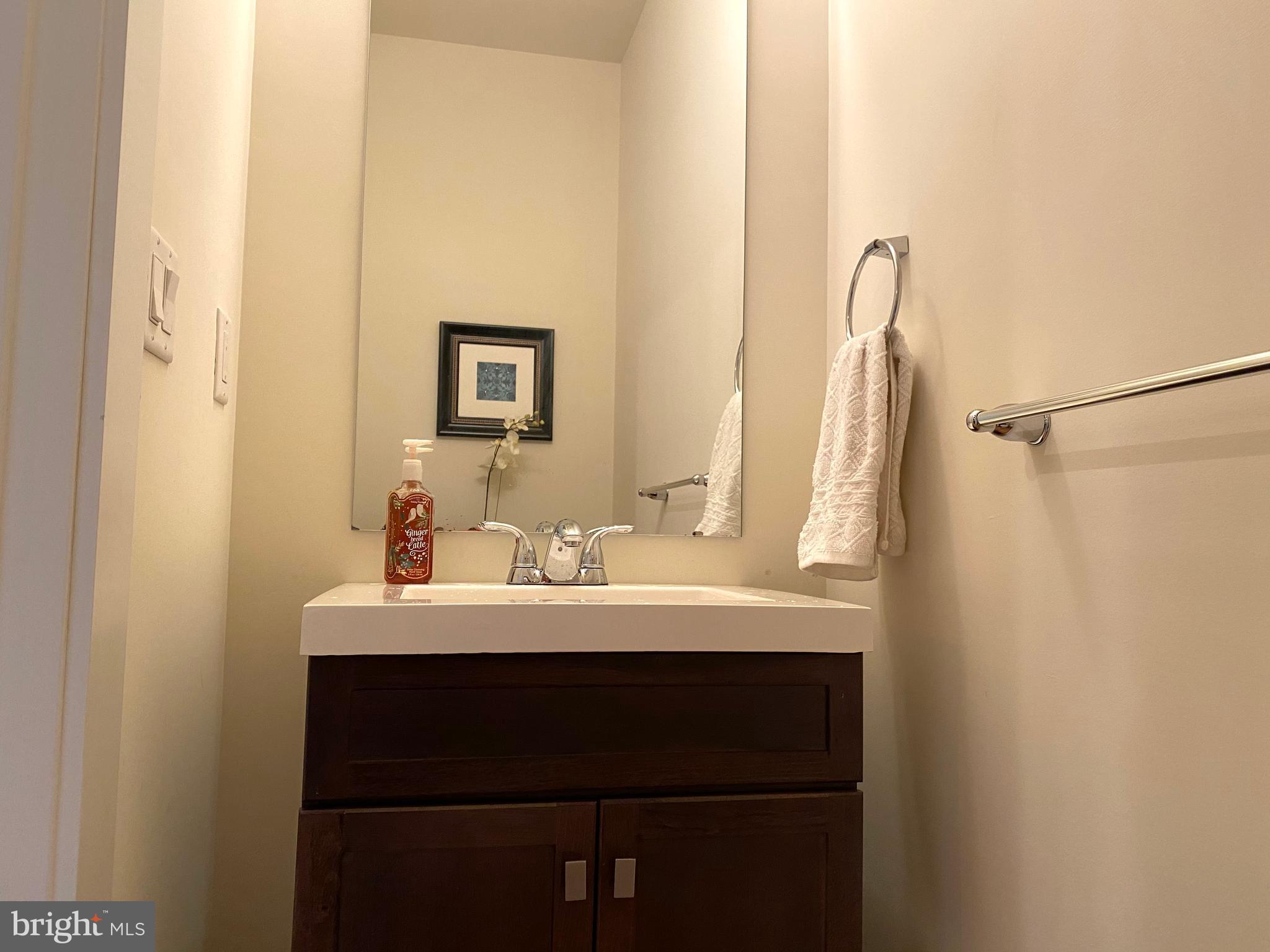 EAST FALLS - Residential Lease