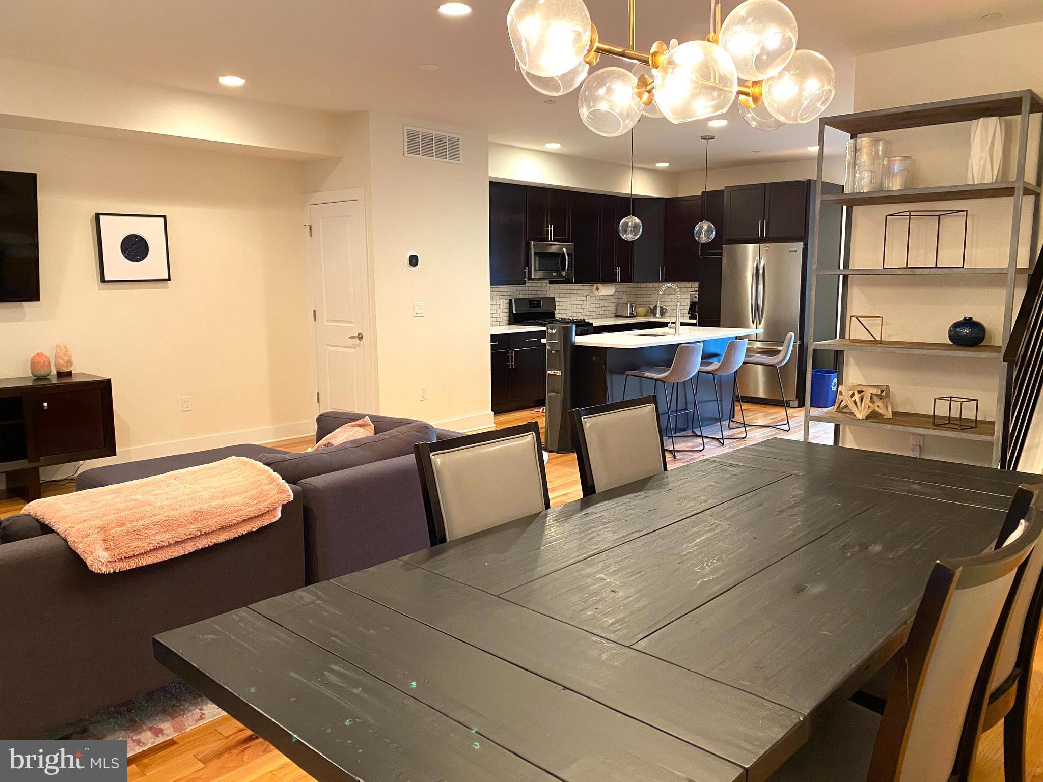 EAST FALLS - Residential Lease