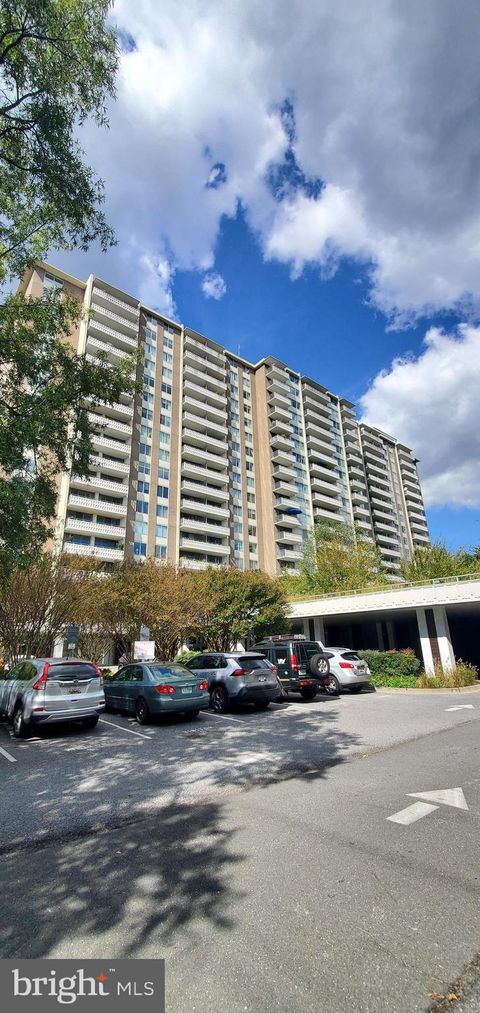 Photo of 5101 River Road #907, BETHESDA, MD 20816 (MLS # MDMC2203382)