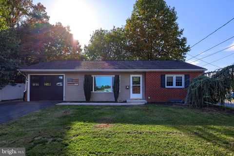 Photo of 1898 Manor Ridge Drive, Lancaster, PA 17603 (MLS # PALA2042804)