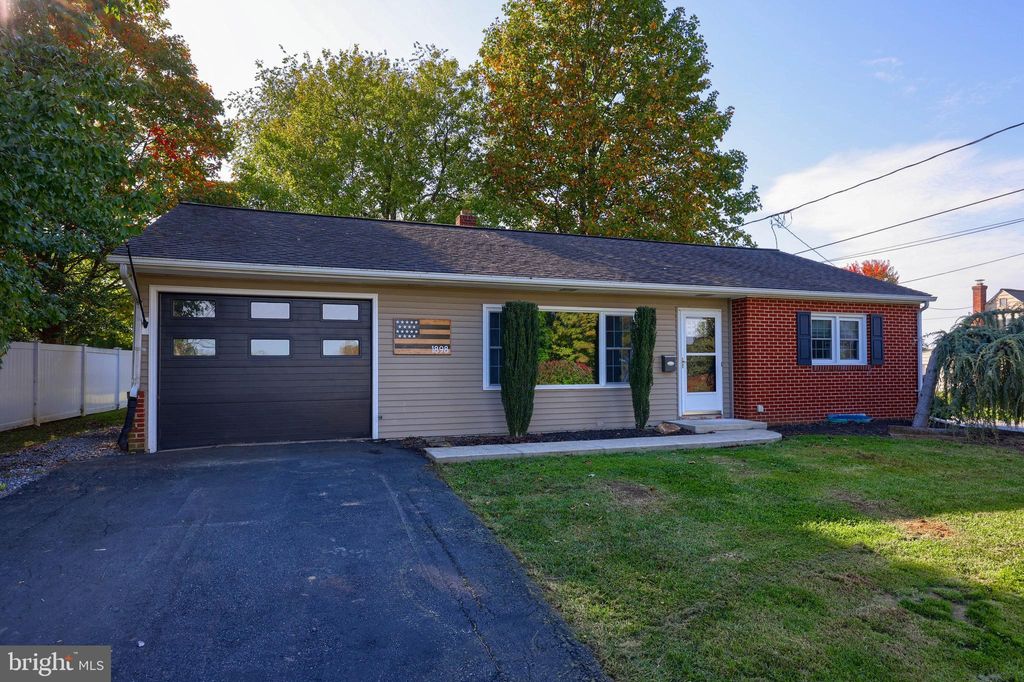 Photo of 1898 Manor Ridge Drive, Lancaster, PA 17603 (MLS # PALA2042804)