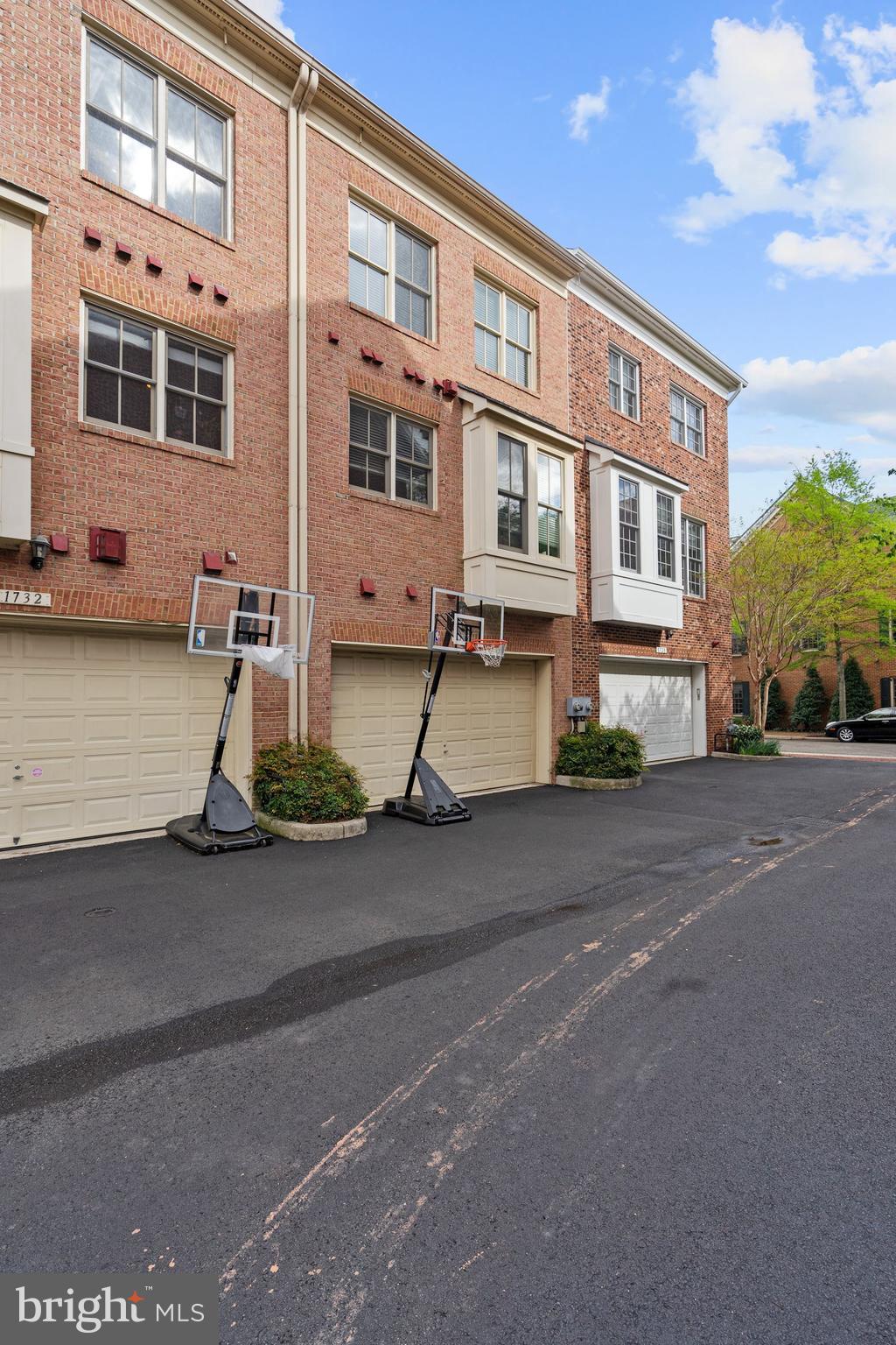 POTOMAC GREENS - Residential Lease