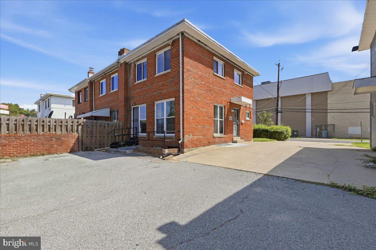 3018 SAINT CLAIR DRIVE