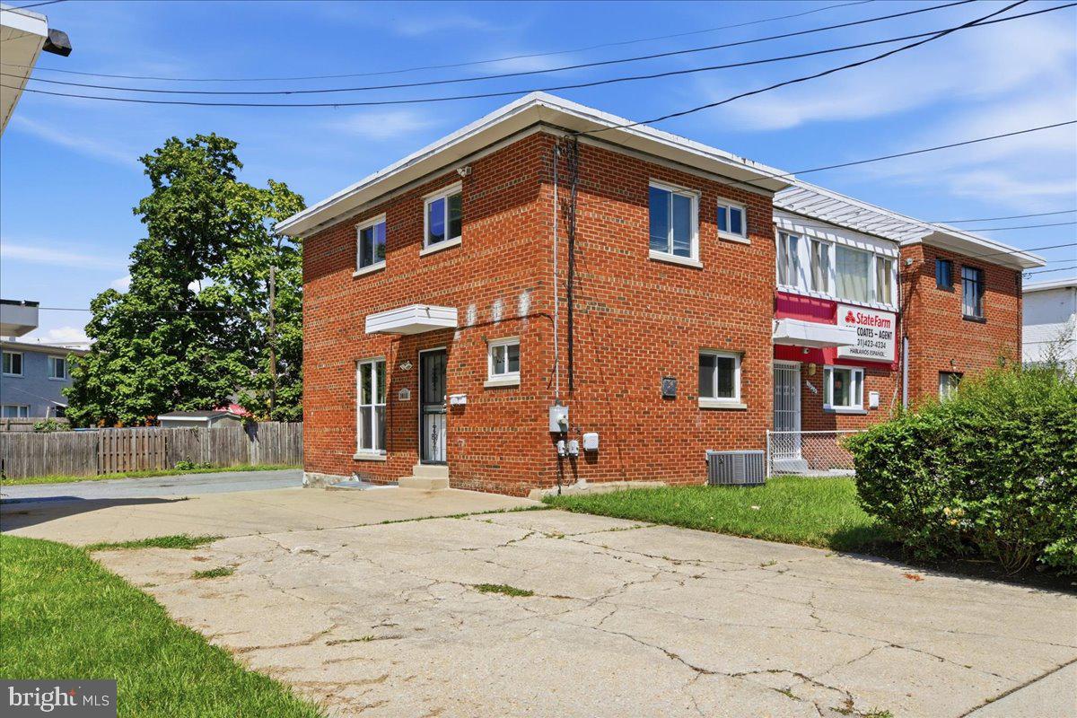 3018 SAINT CLAIR DRIVE