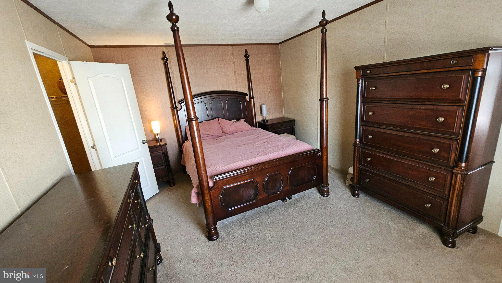 SWANN KEYS - Residential