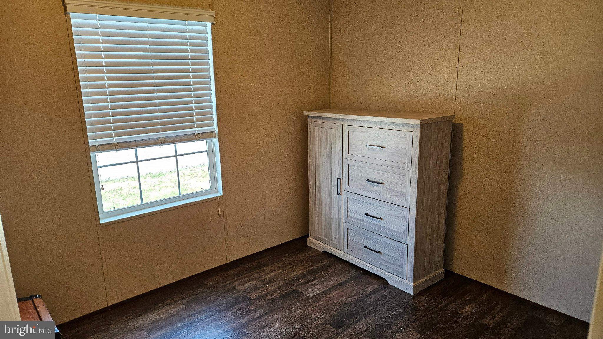 SWANN KEYS - Residential