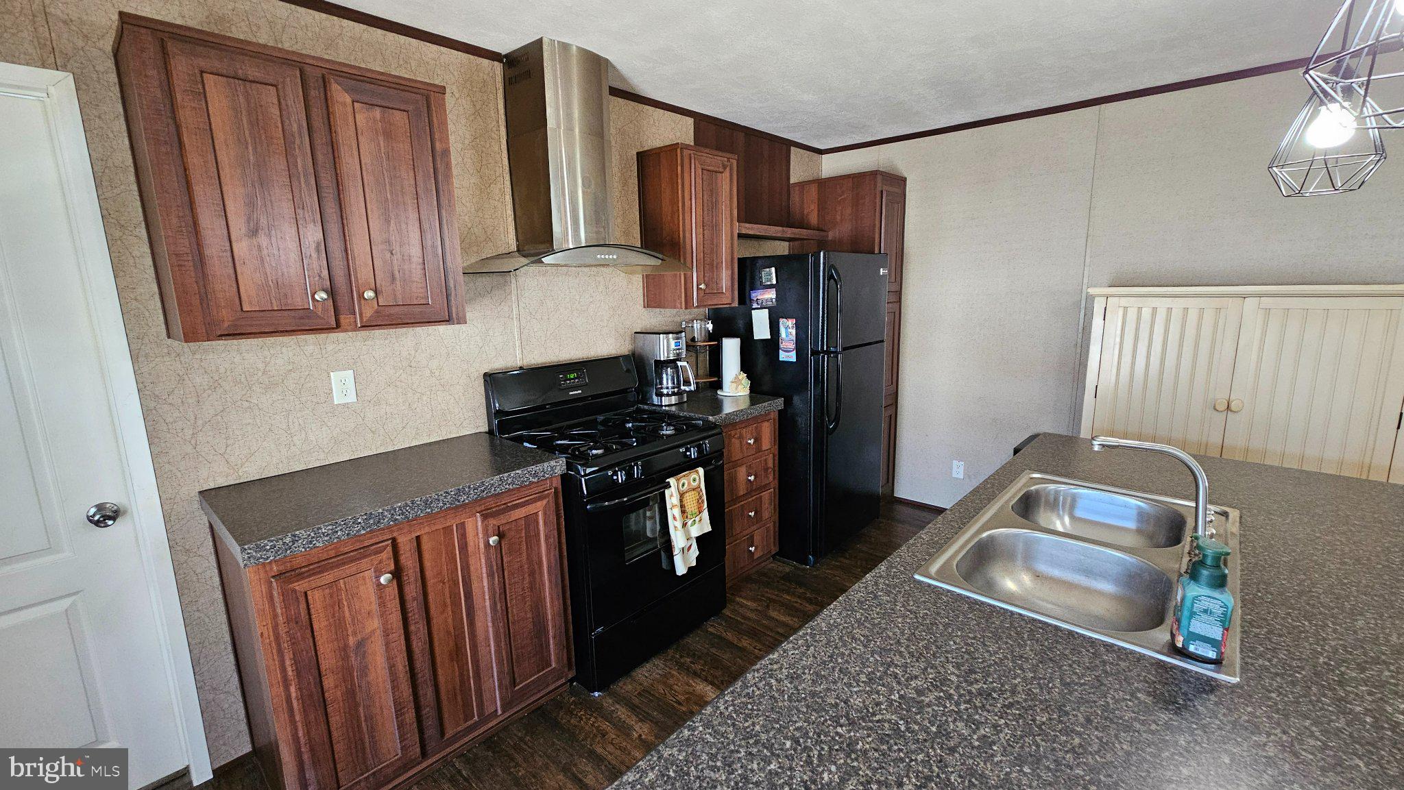 SWANN KEYS - Residential