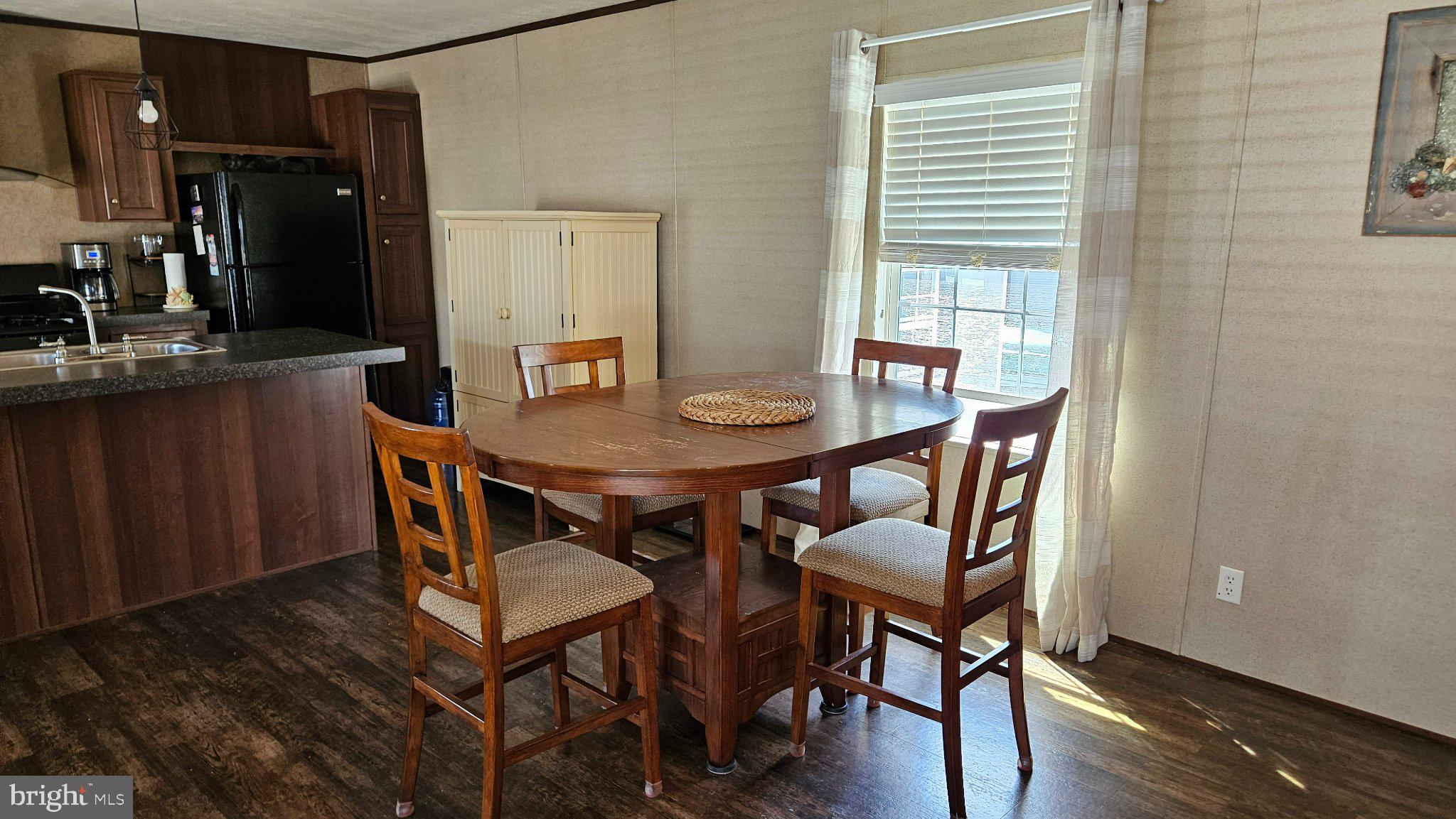 SWANN KEYS - Residential