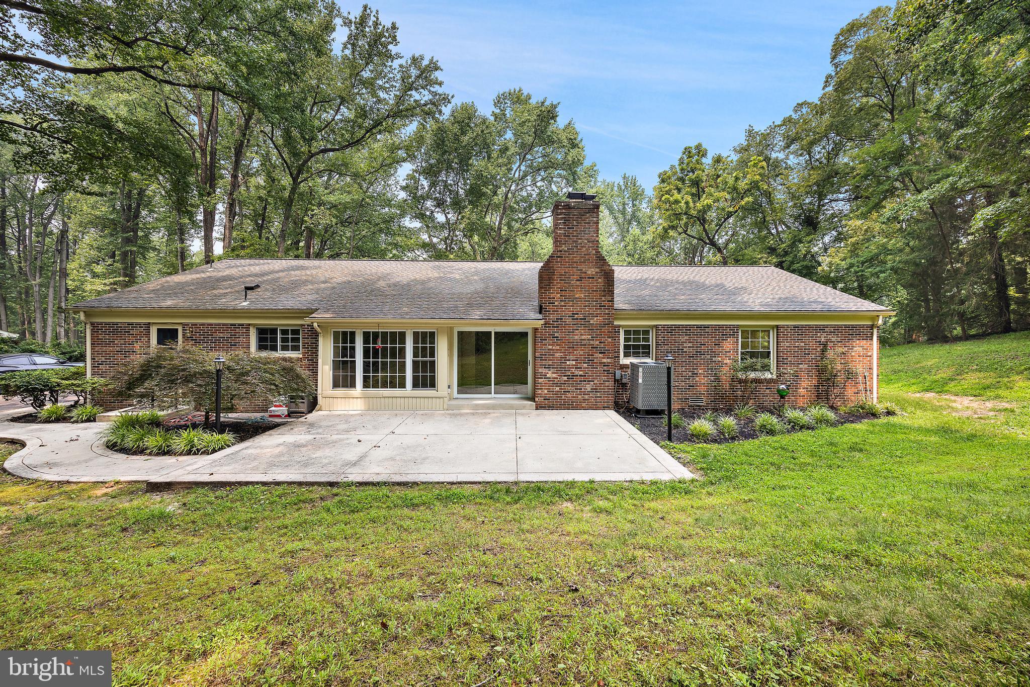 6250 SLEEPY HOLLOW ROAD