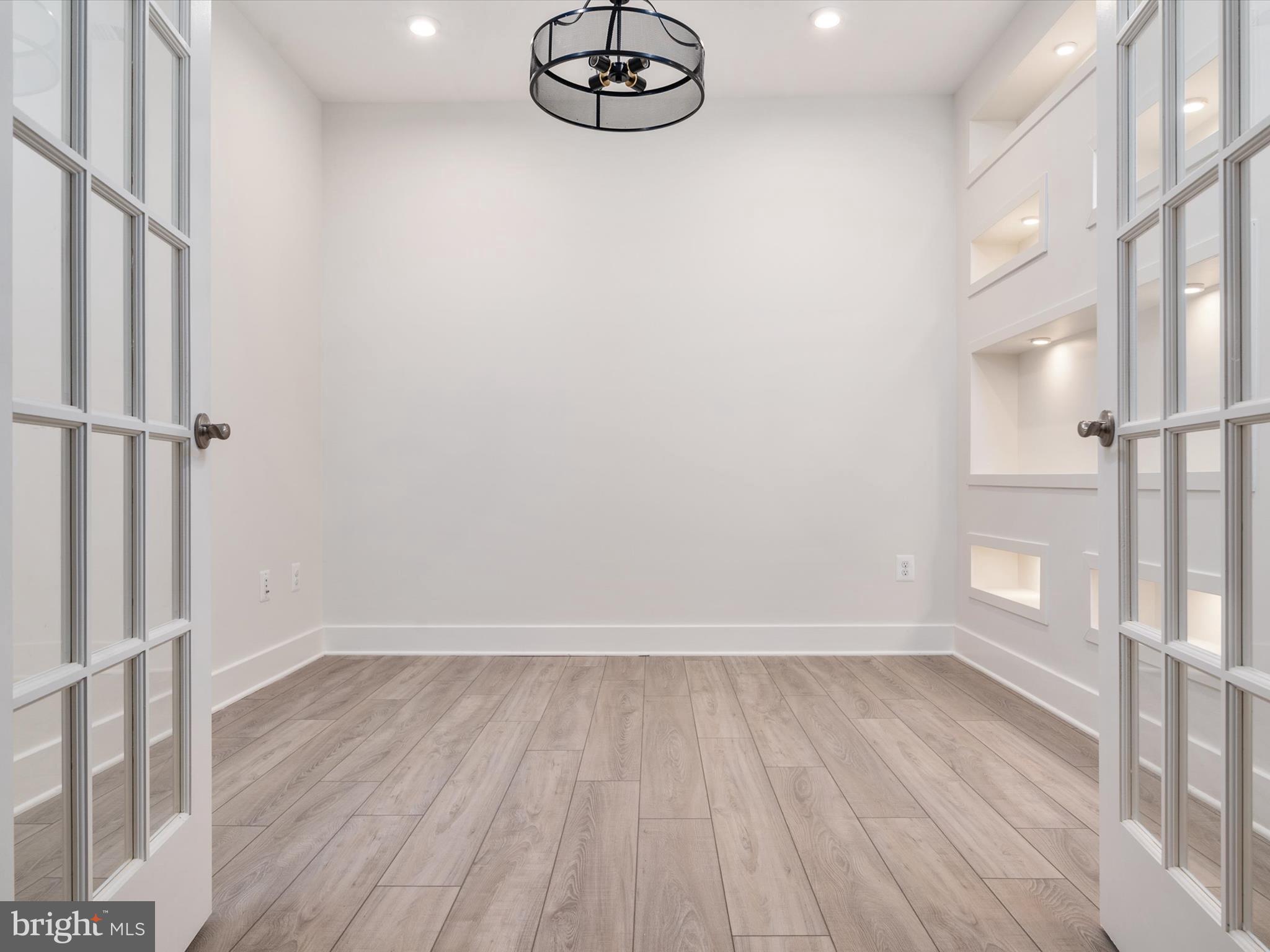 FOUR SEASONS AT KENT ISLAND - Residential