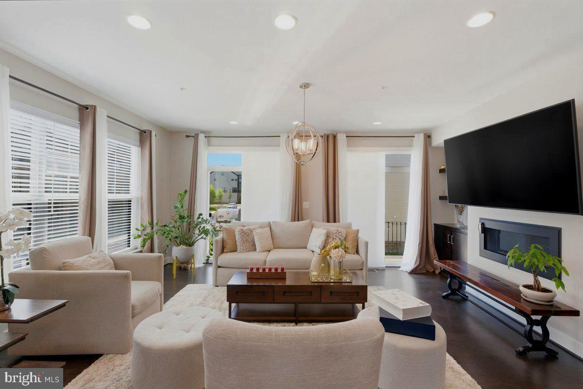 DOWNTOWN BRAMBLETON - Residential