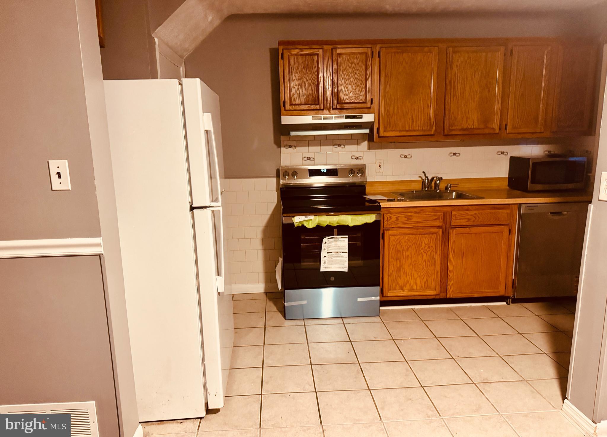 HAWTHORNE - Residential Lease