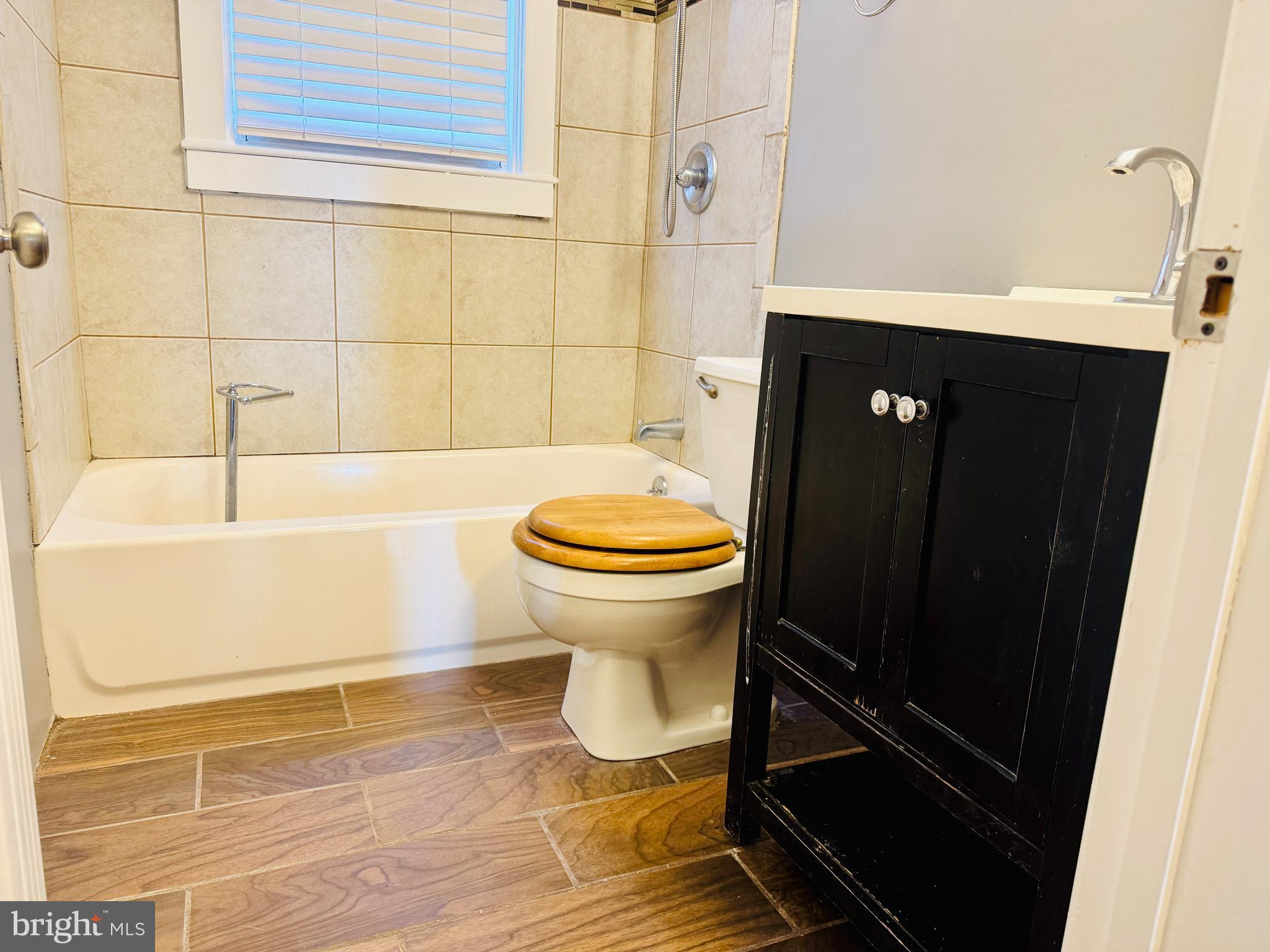 HAWTHORNE - Residential Lease