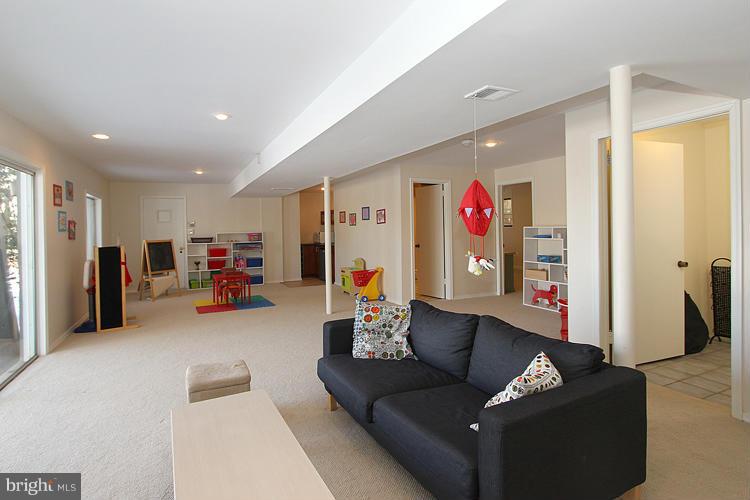 BETHESDA OUTSIDE - Residential