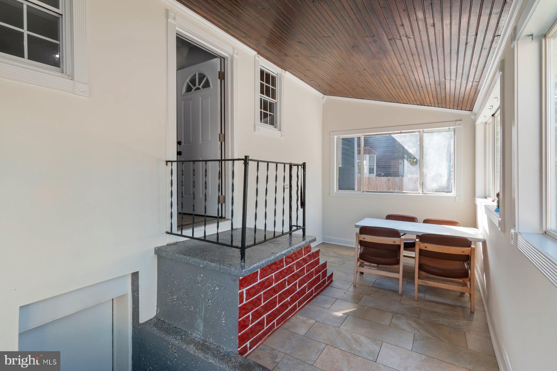 ROCKAWAY BEACH - Residential