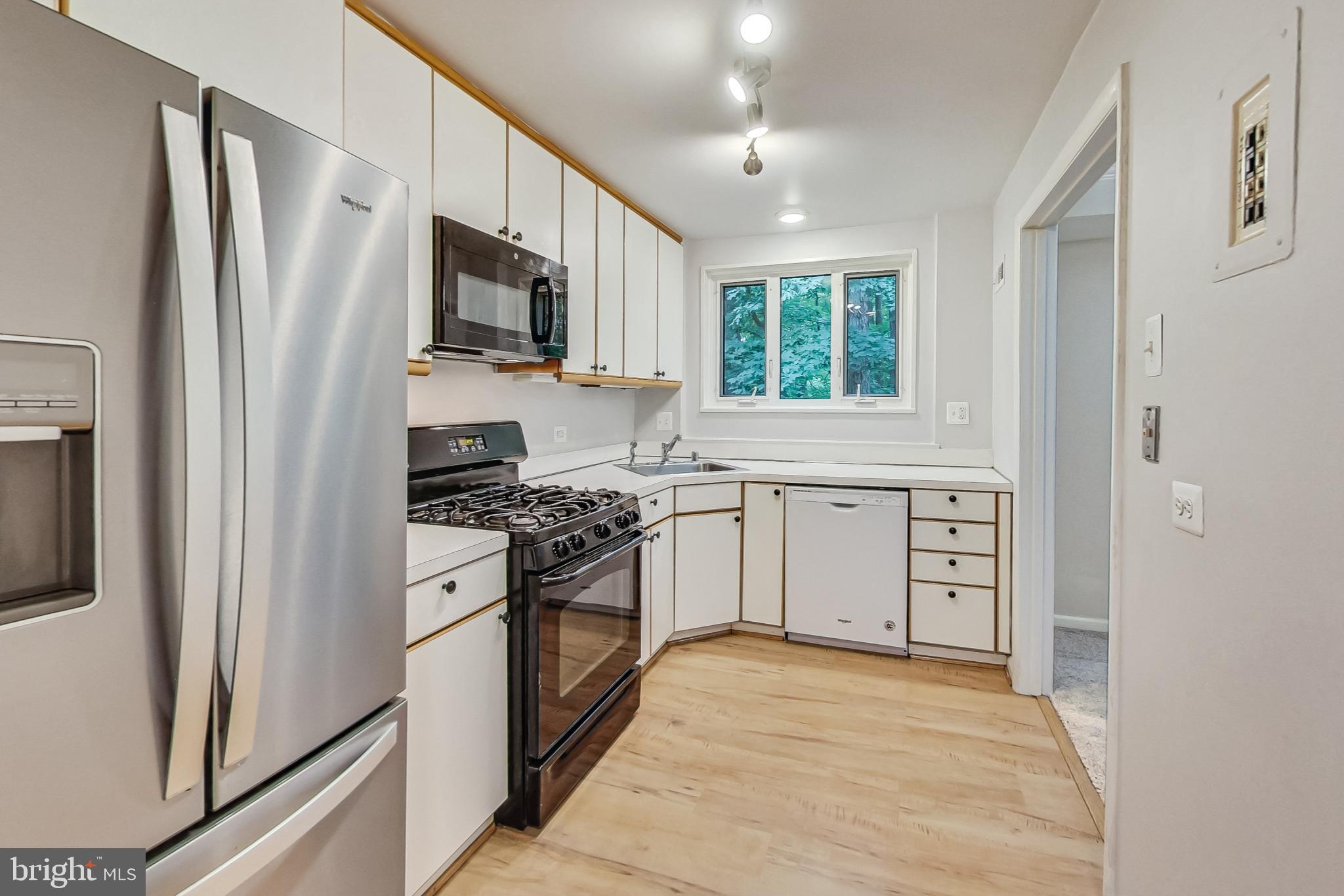 PARKSIDE CONDOMINIUMS - Residential Lease