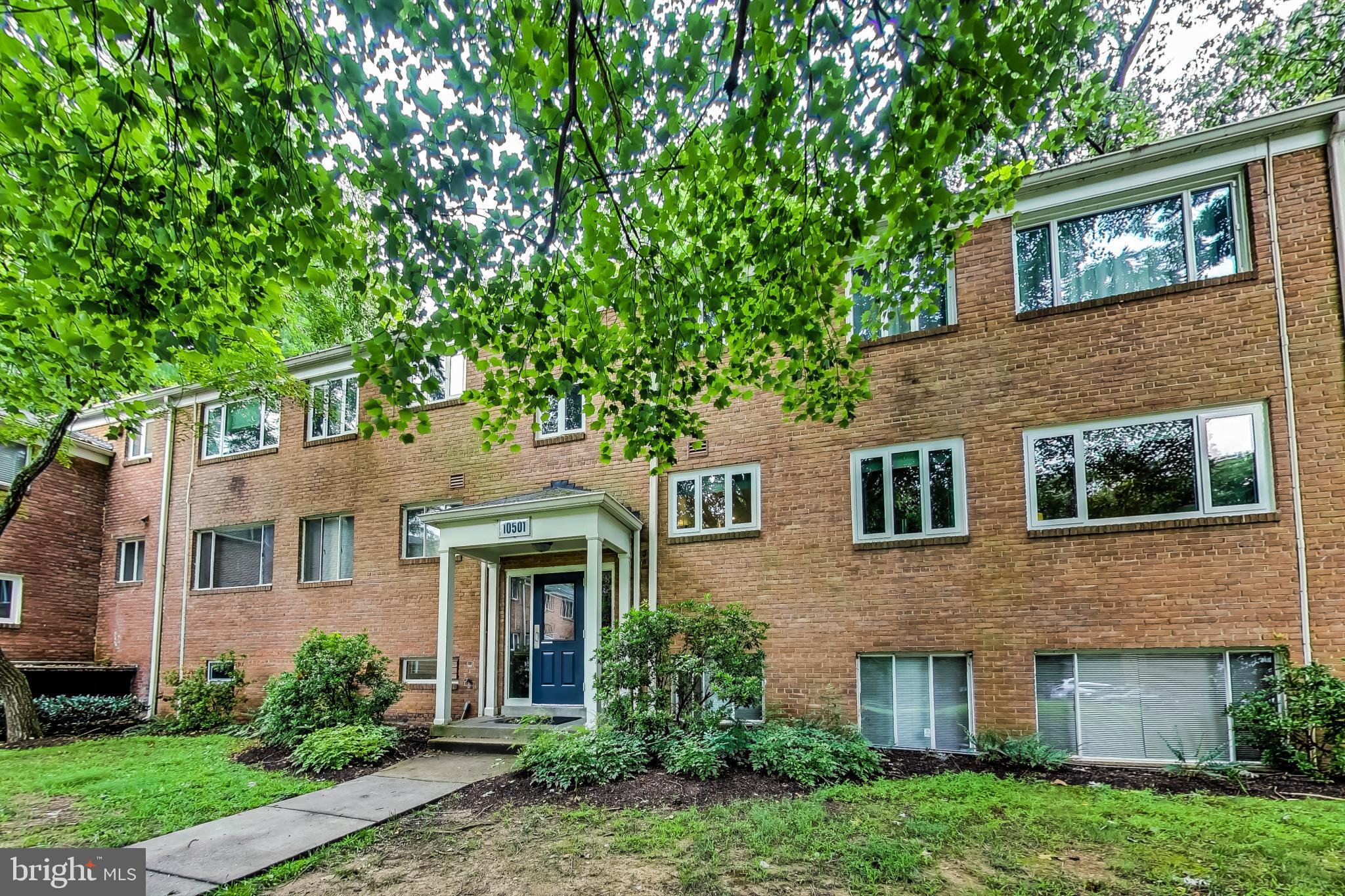 PARKSIDE CONDOMINIUMS - Residential Lease