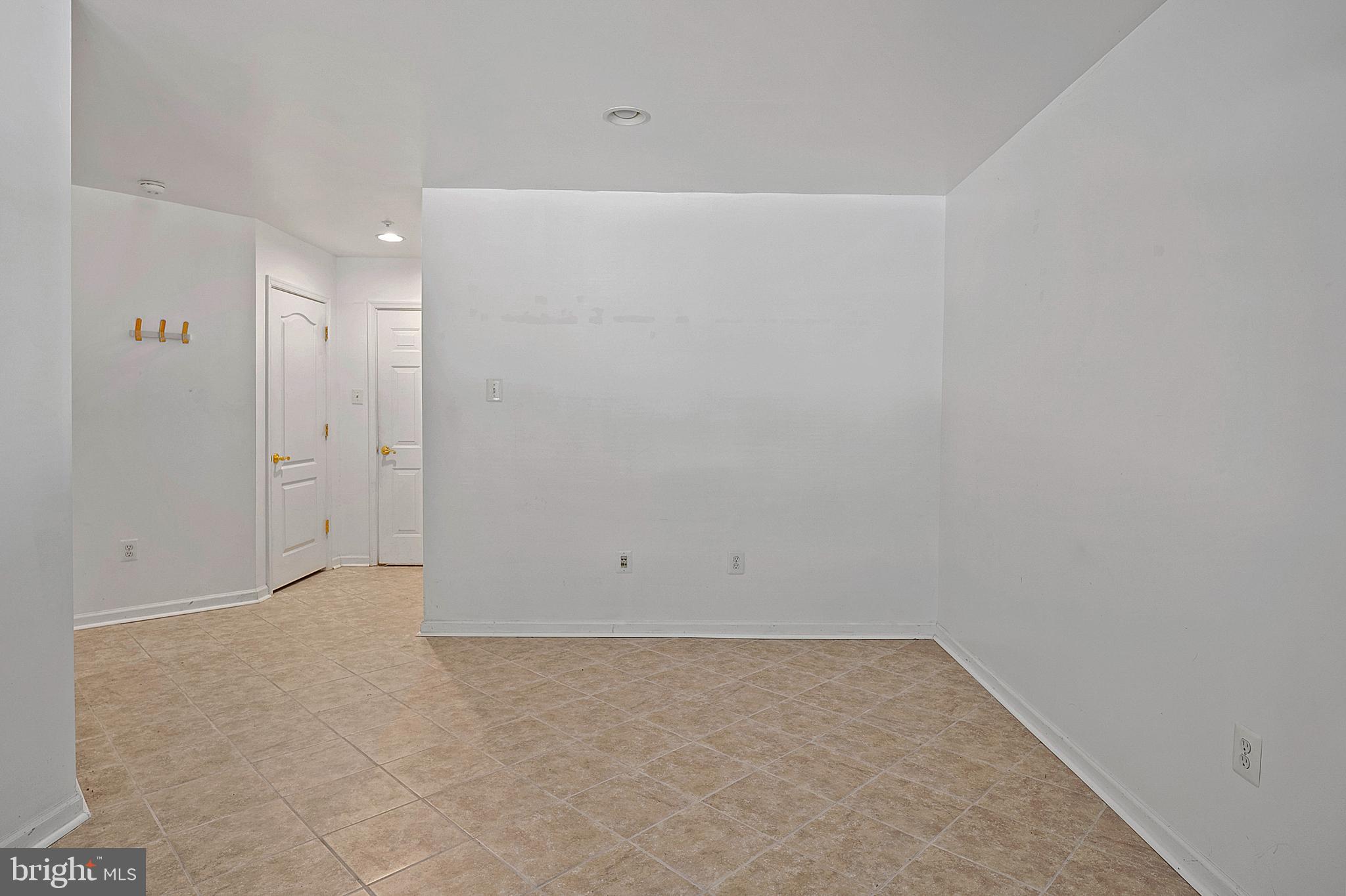 GOVERNORS GRANT - Residential Lease