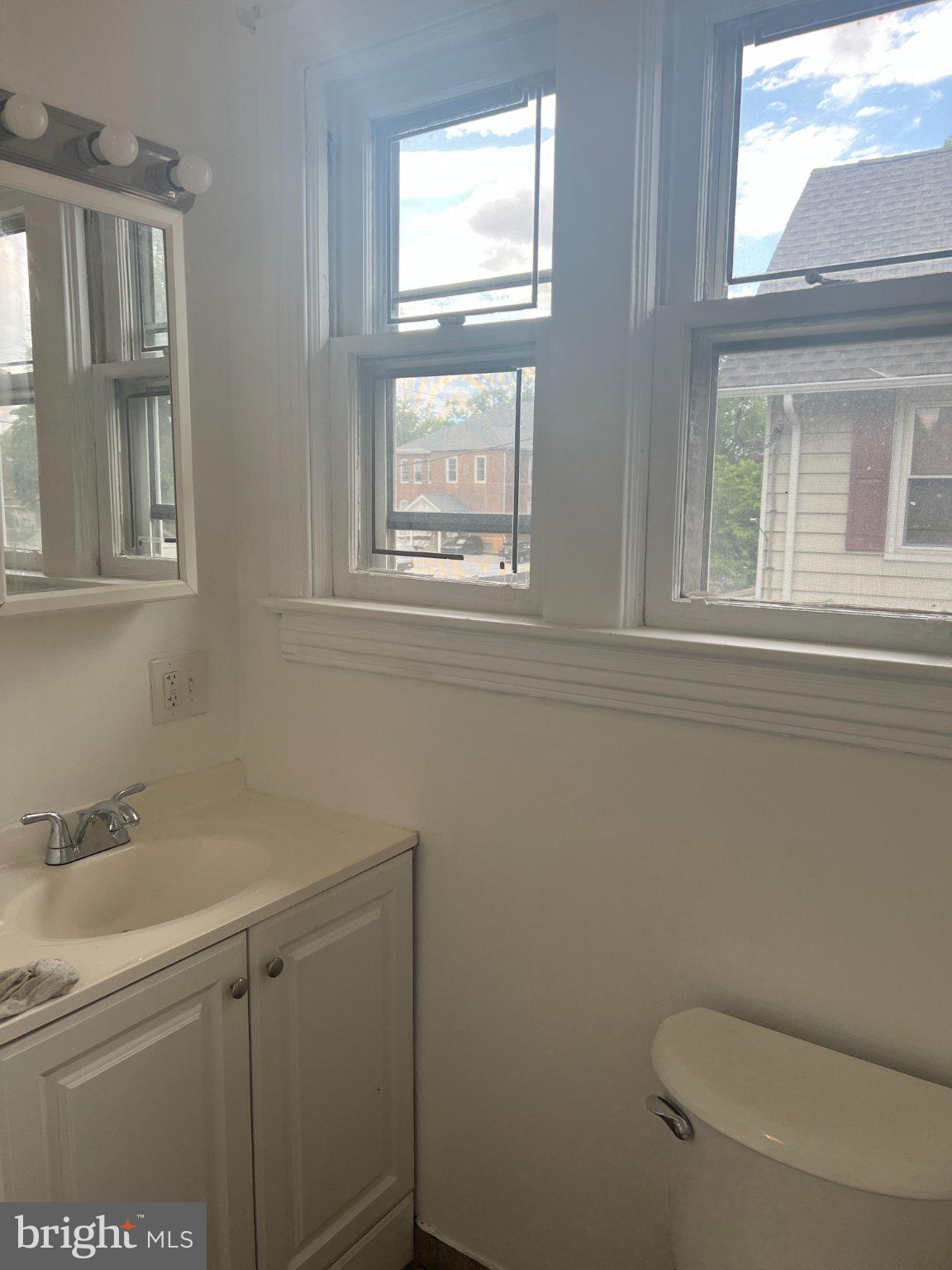 724 PARRY AVENUE B (2ND FLOOR)