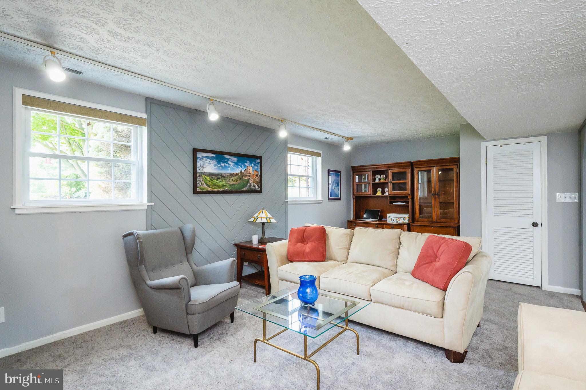 HIGH POINT MANOR - Residential