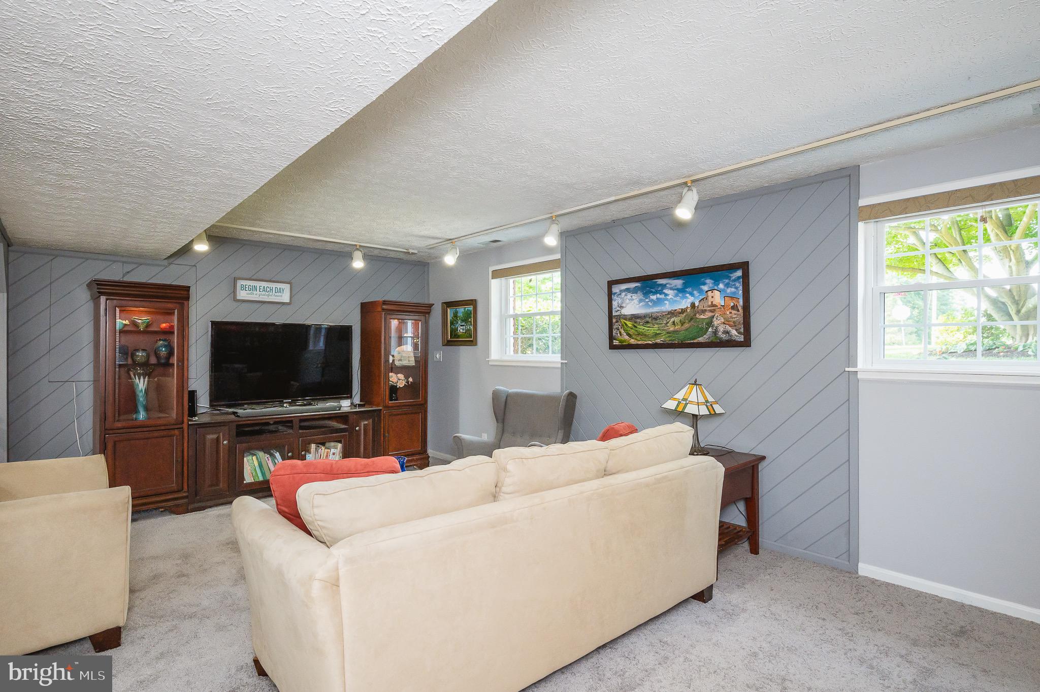 HIGH POINT MANOR - Residential