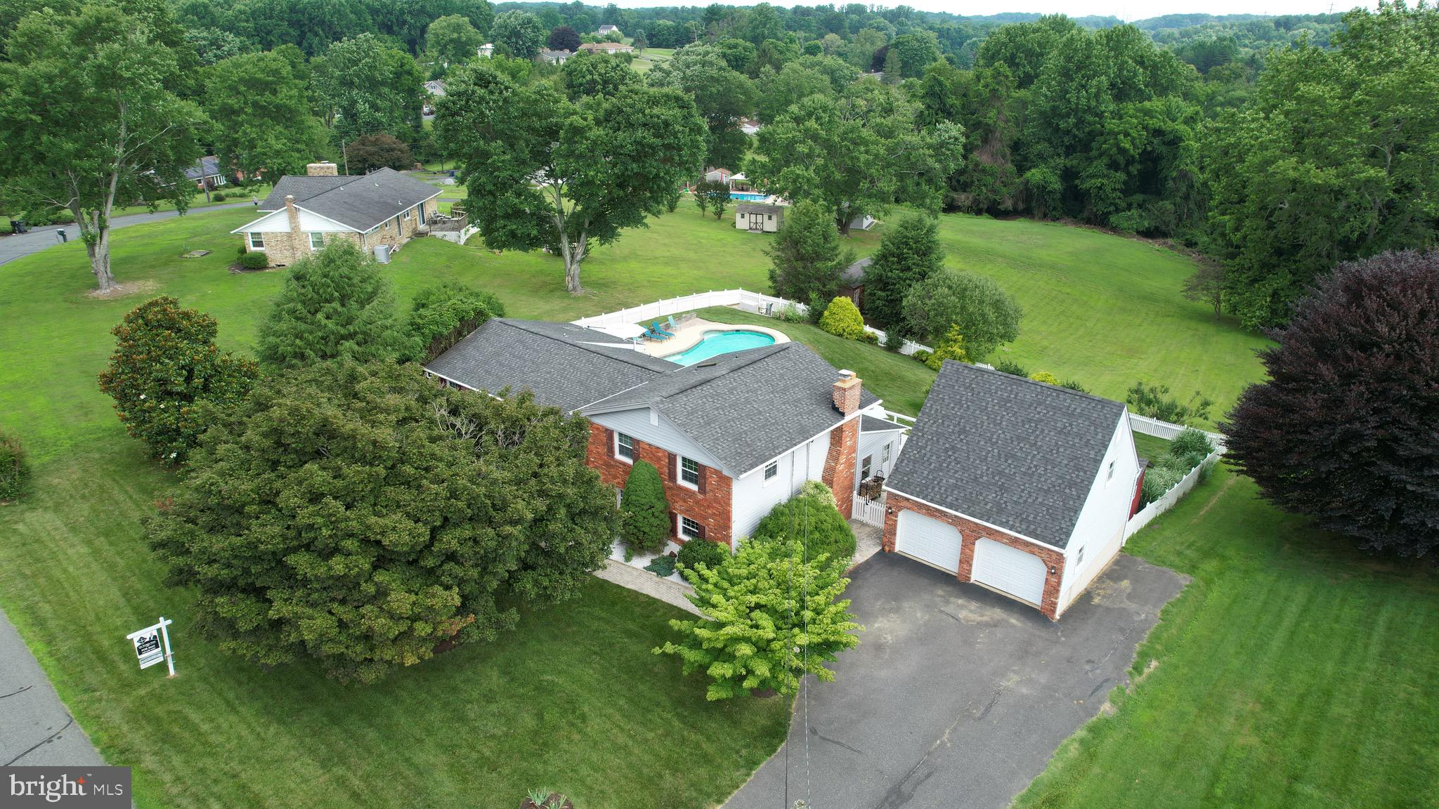 HIGH POINT MANOR - Residential