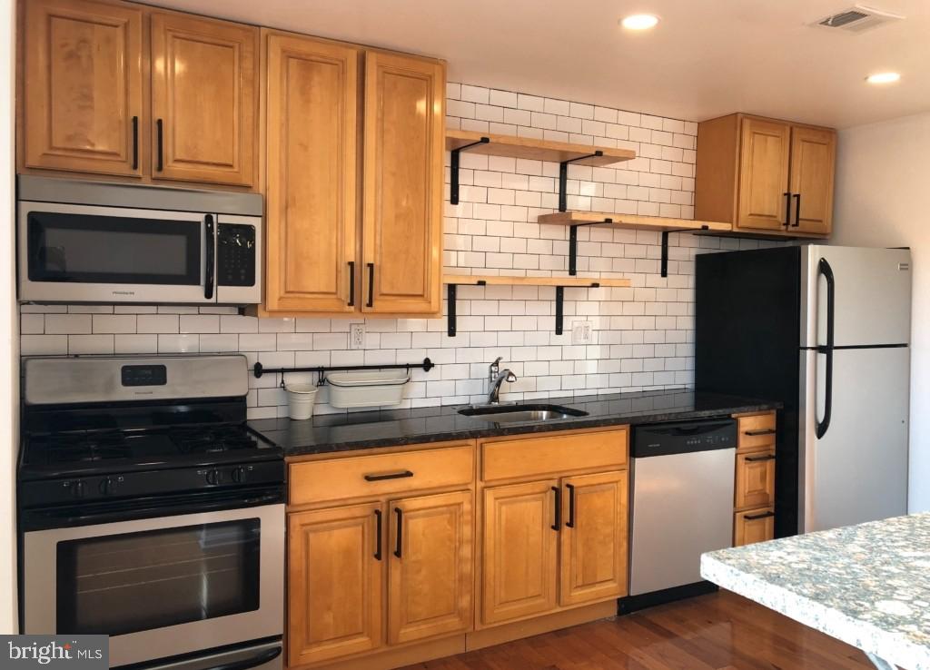 FAIRMOUNT - Residential Lease