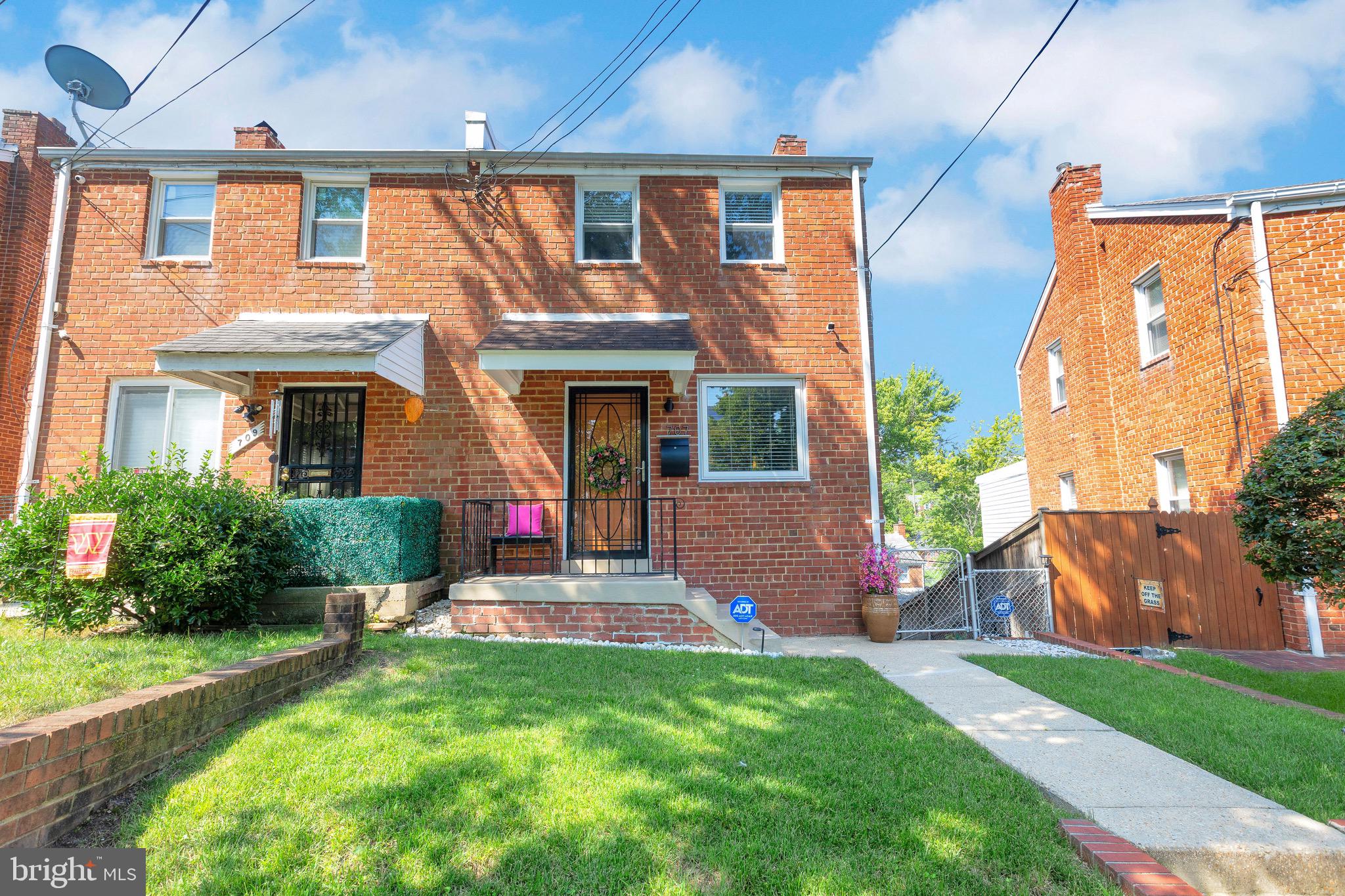 707 HILLTOP TERRACE SE