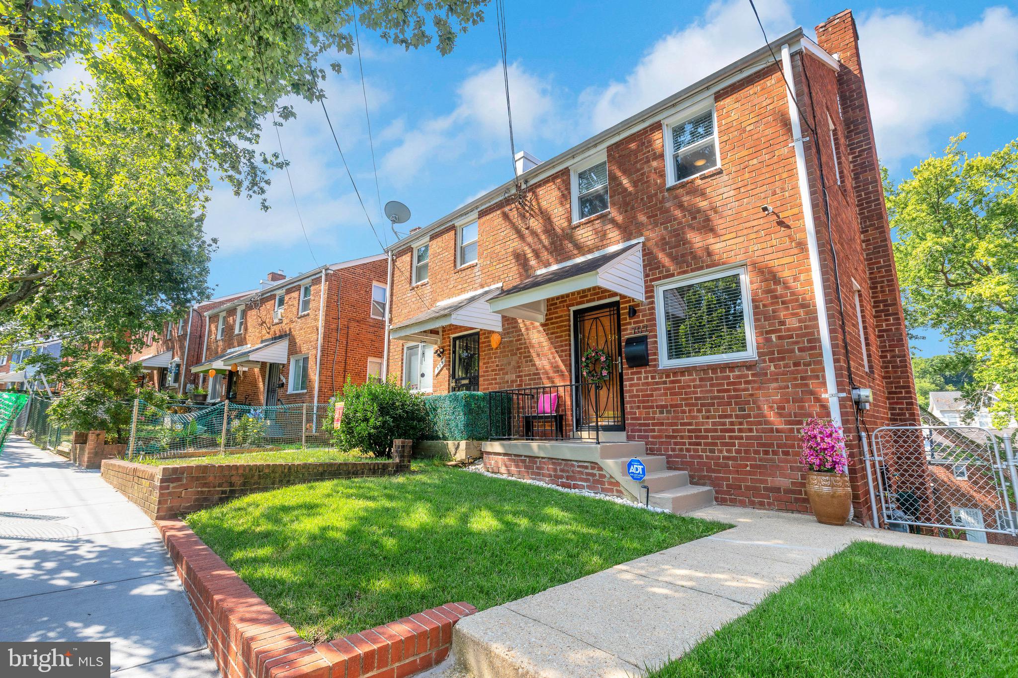 707 HILLTOP TERRACE SE