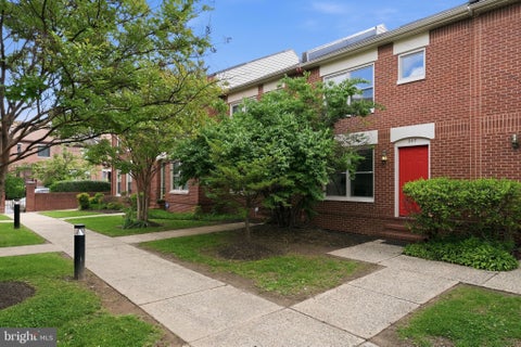 Townhouse For Sale - 207 Roundhouse Court<br/> BALTIMORE, MD 21230