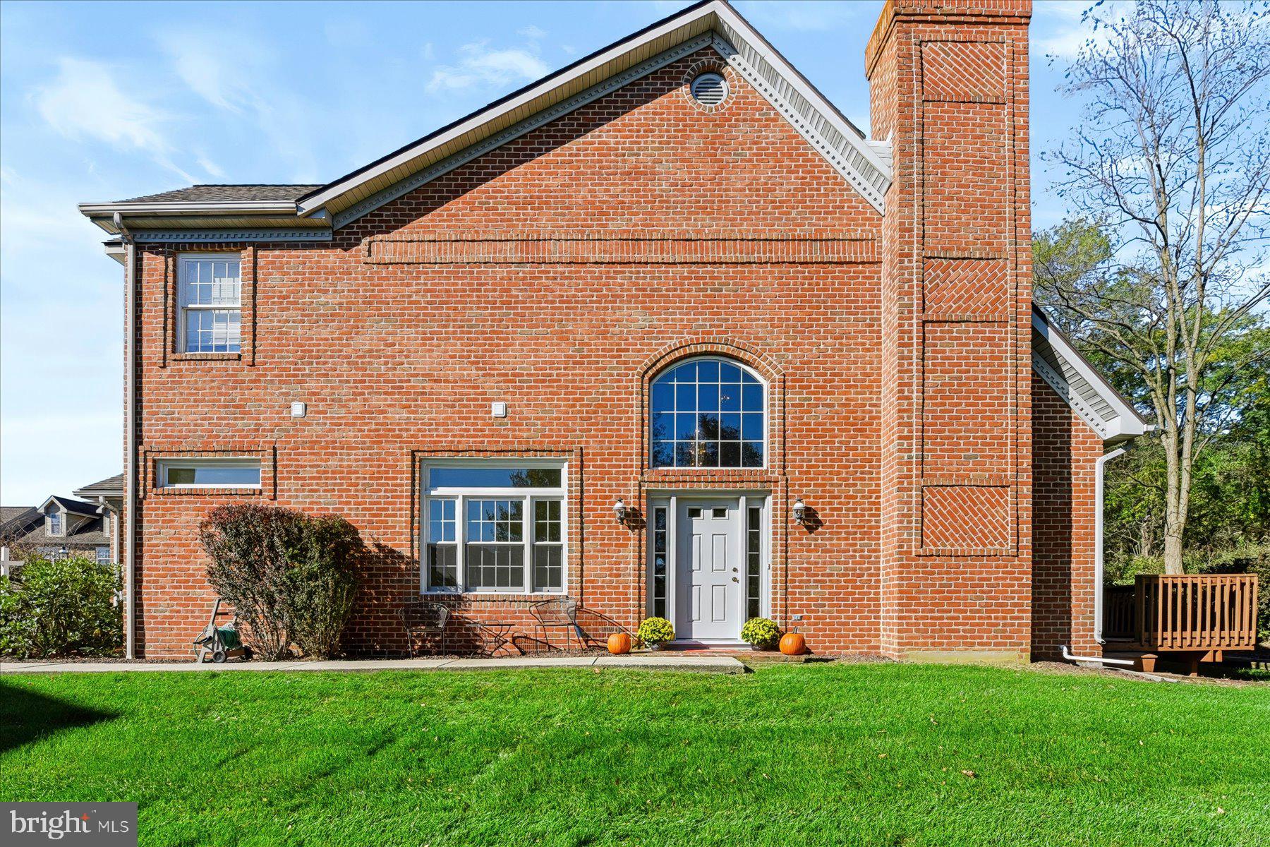 2833 OAKWOOD DRIVE