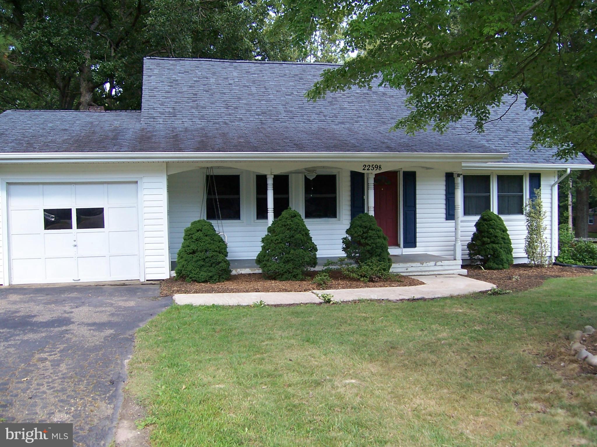 BAREFOOT ACRES - Residential Lease