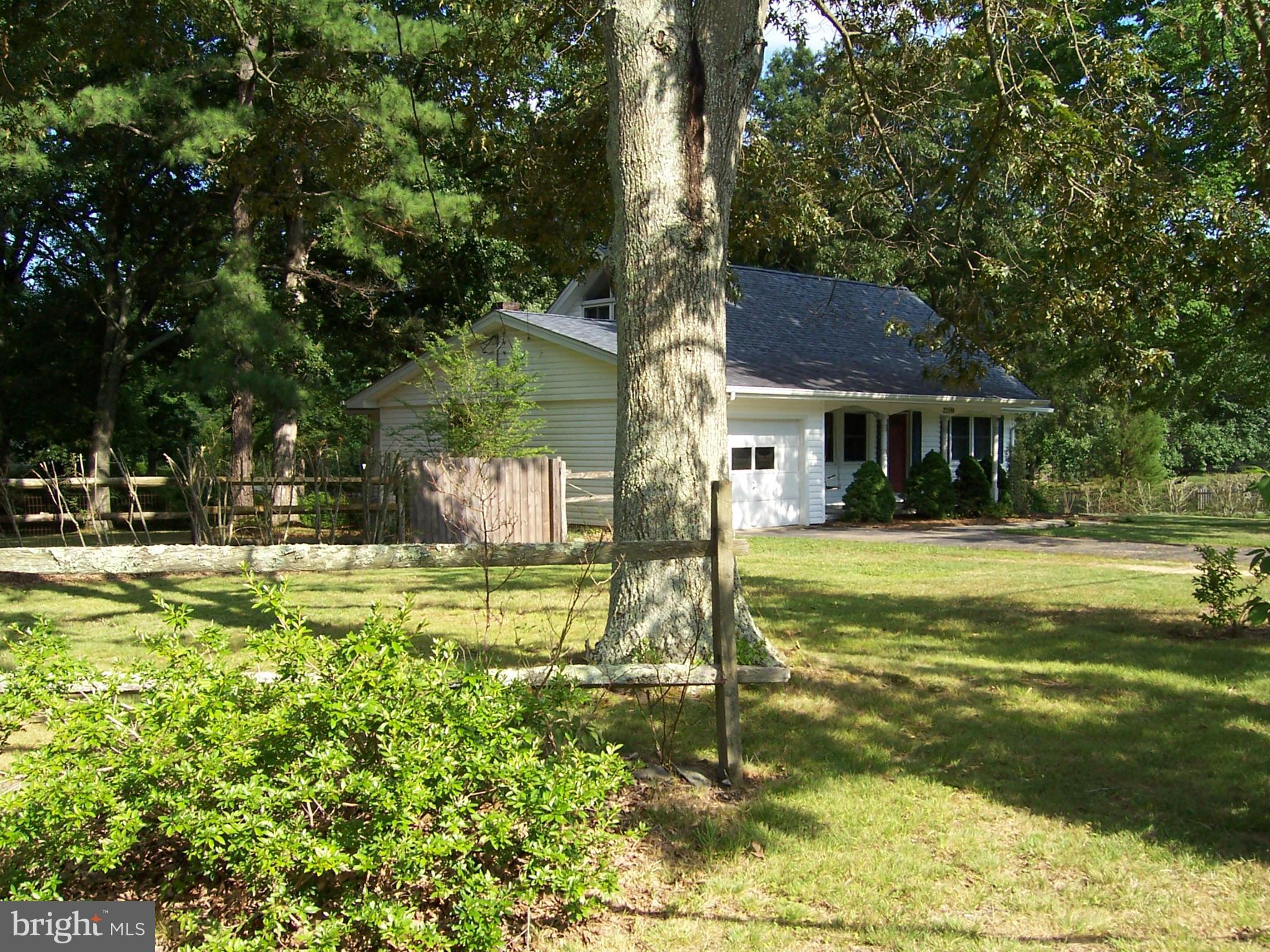 BAREFOOT ACRES - Residential Lease