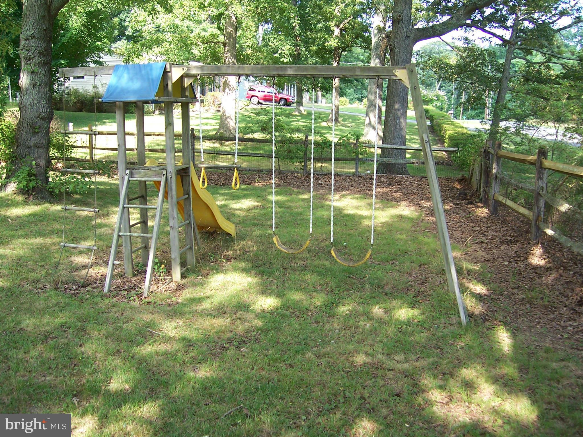 BAREFOOT ACRES - Residential Lease