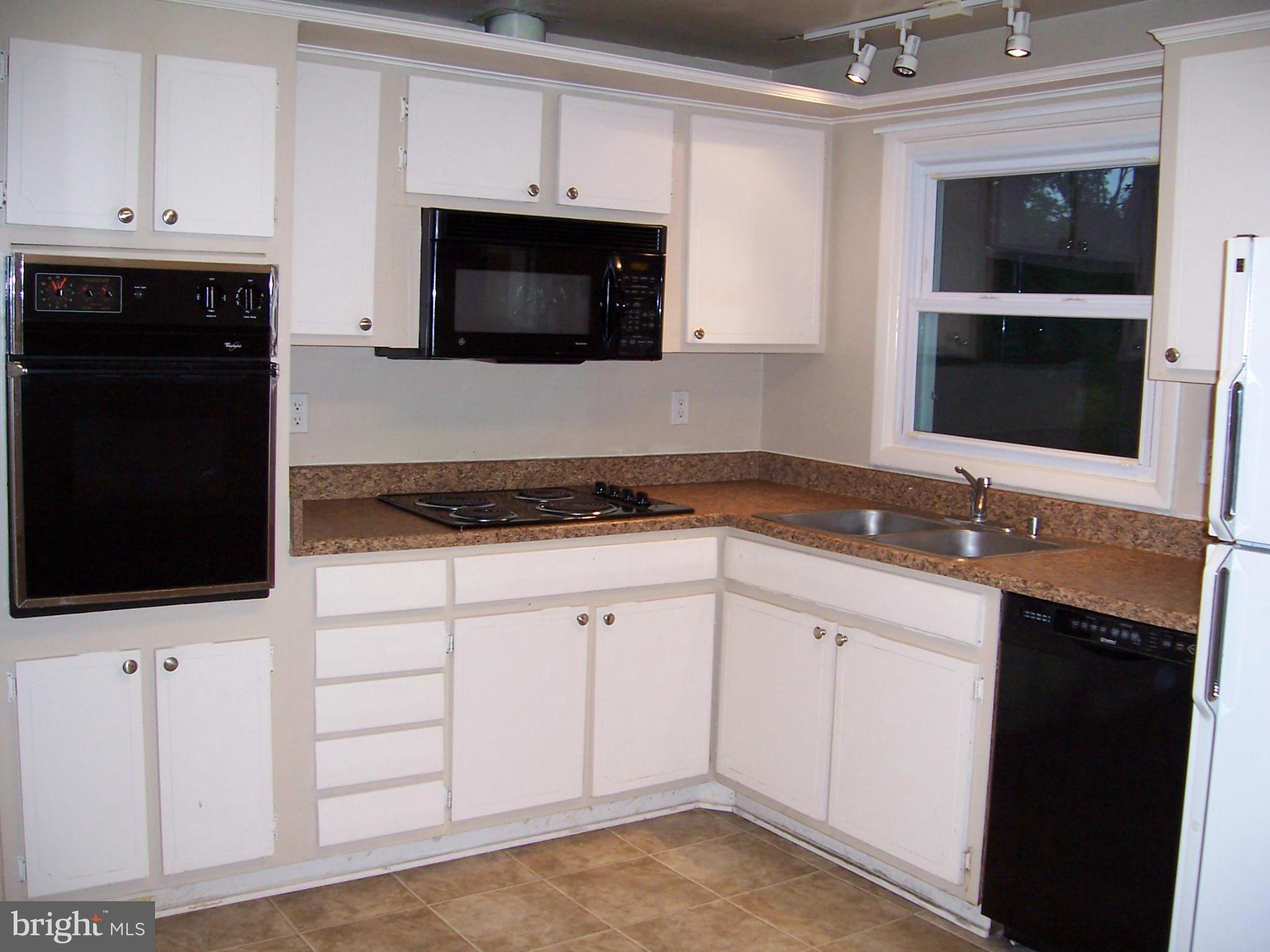 BAREFOOT ACRES - Residential Lease