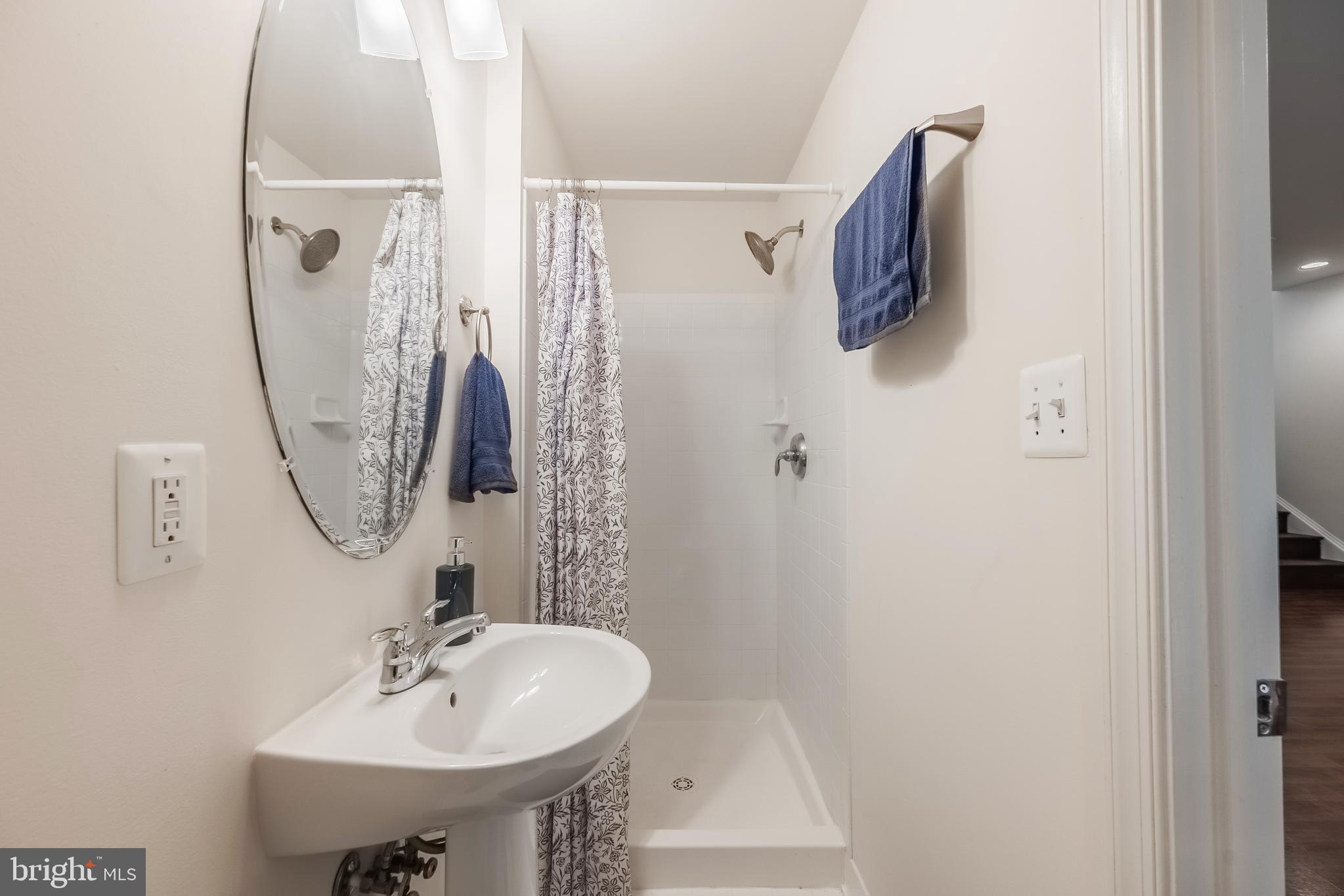 RIVER OAKS - Residential