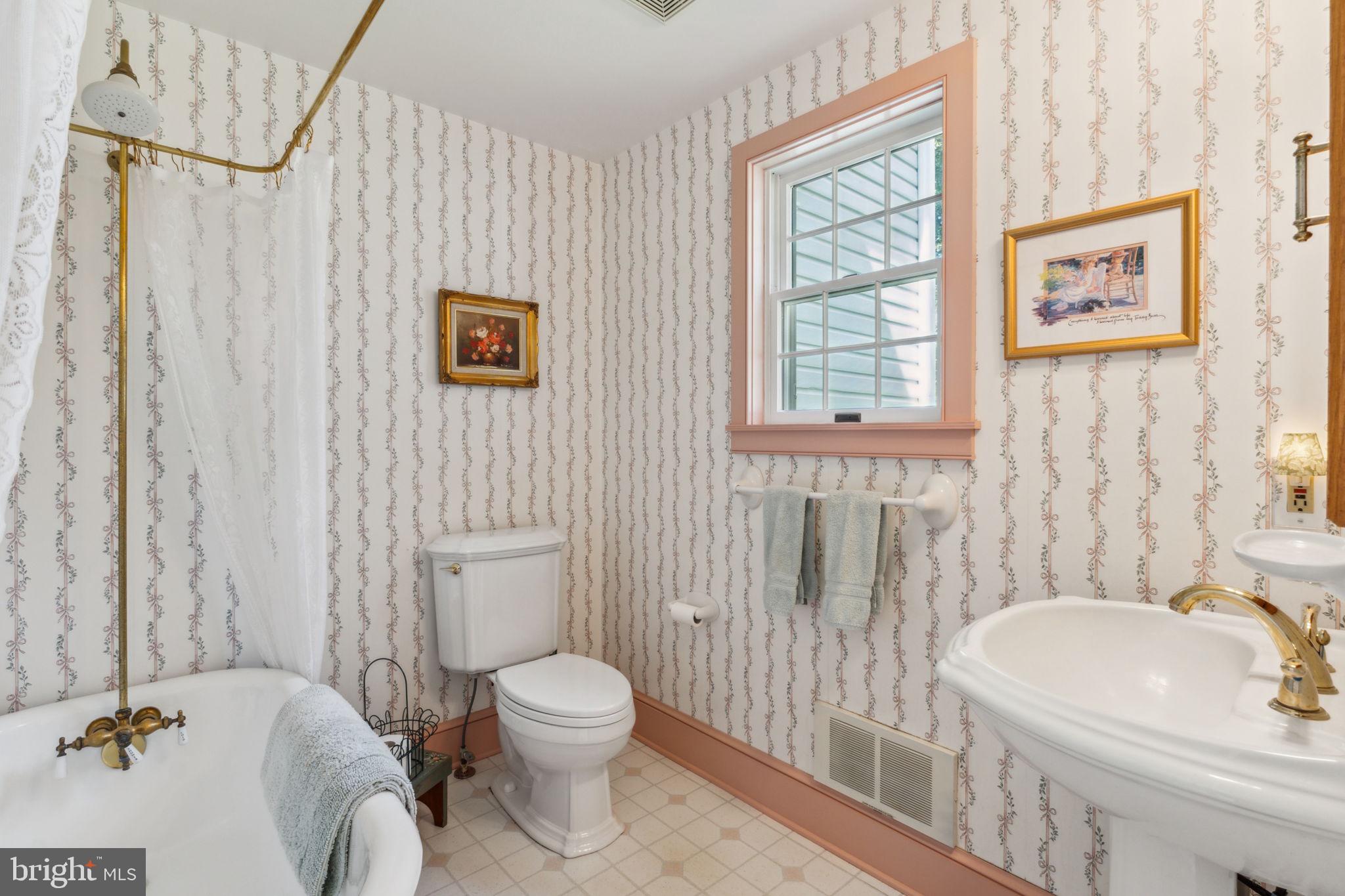 DARNESTOWN OUTSIDE - Residential