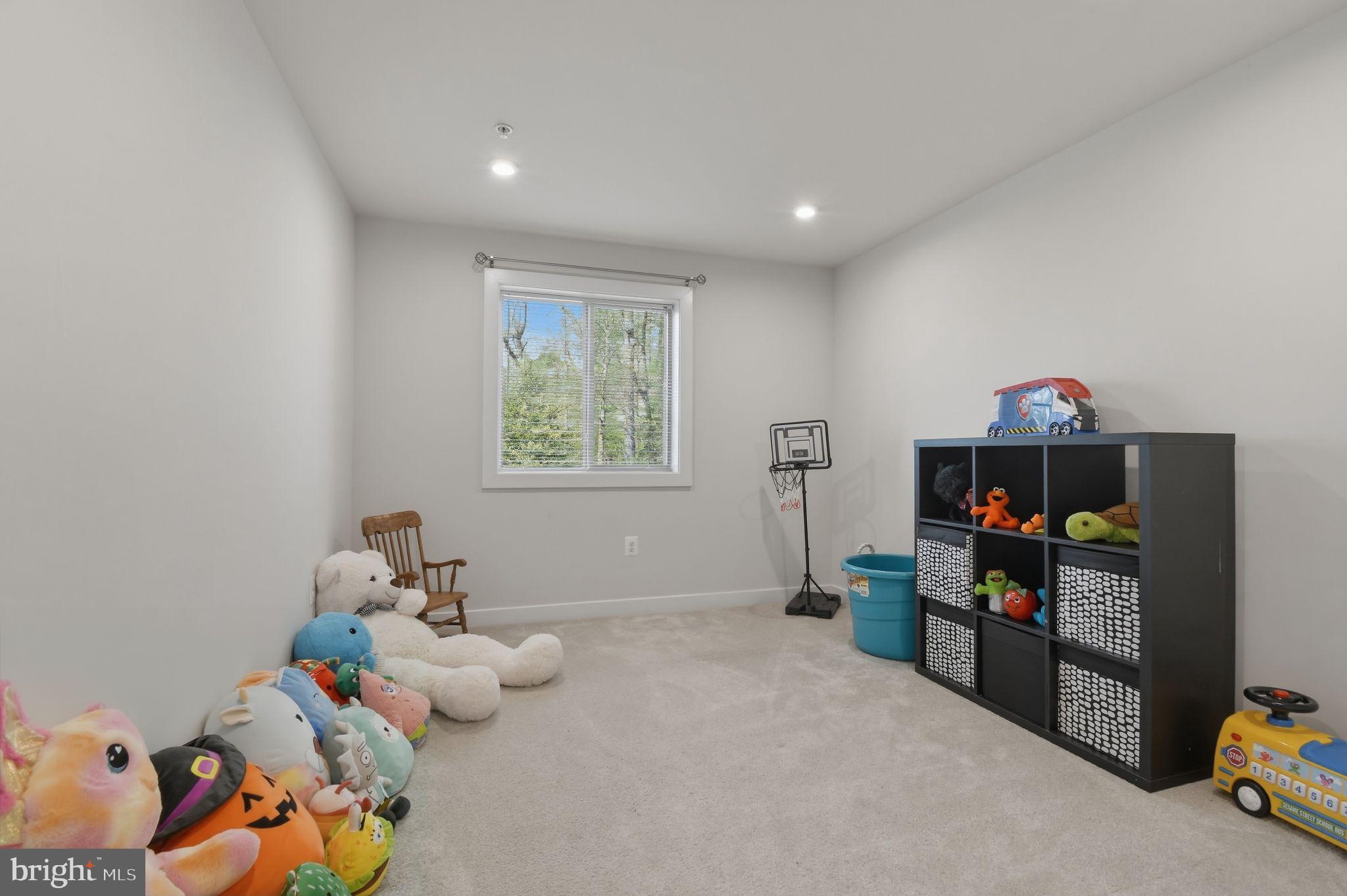 TIMOTHY BRANCH SINGLES - Residential