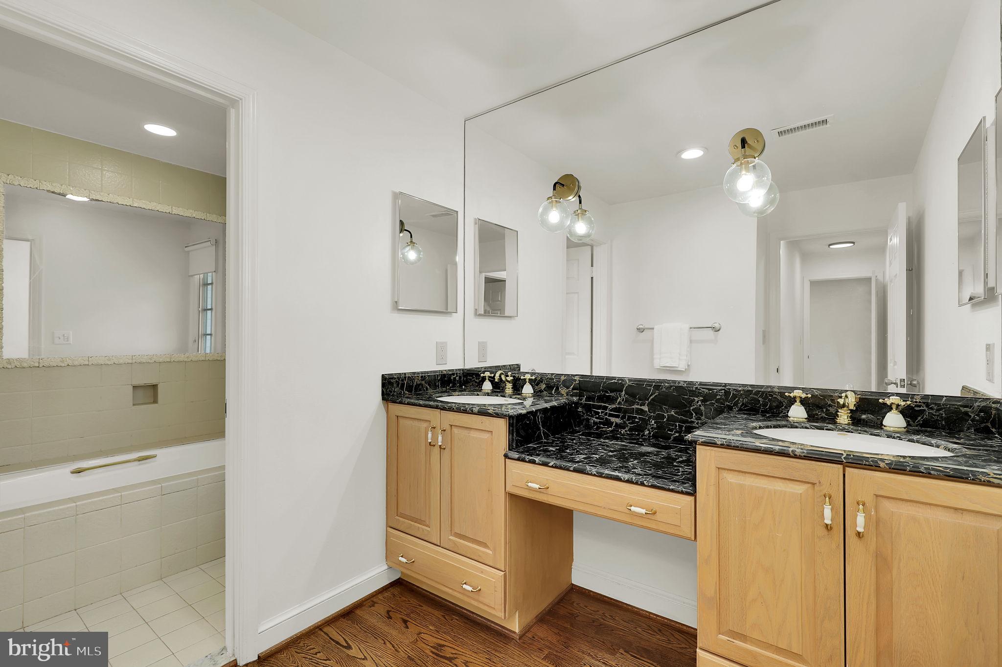 LUXMANOR - Residential