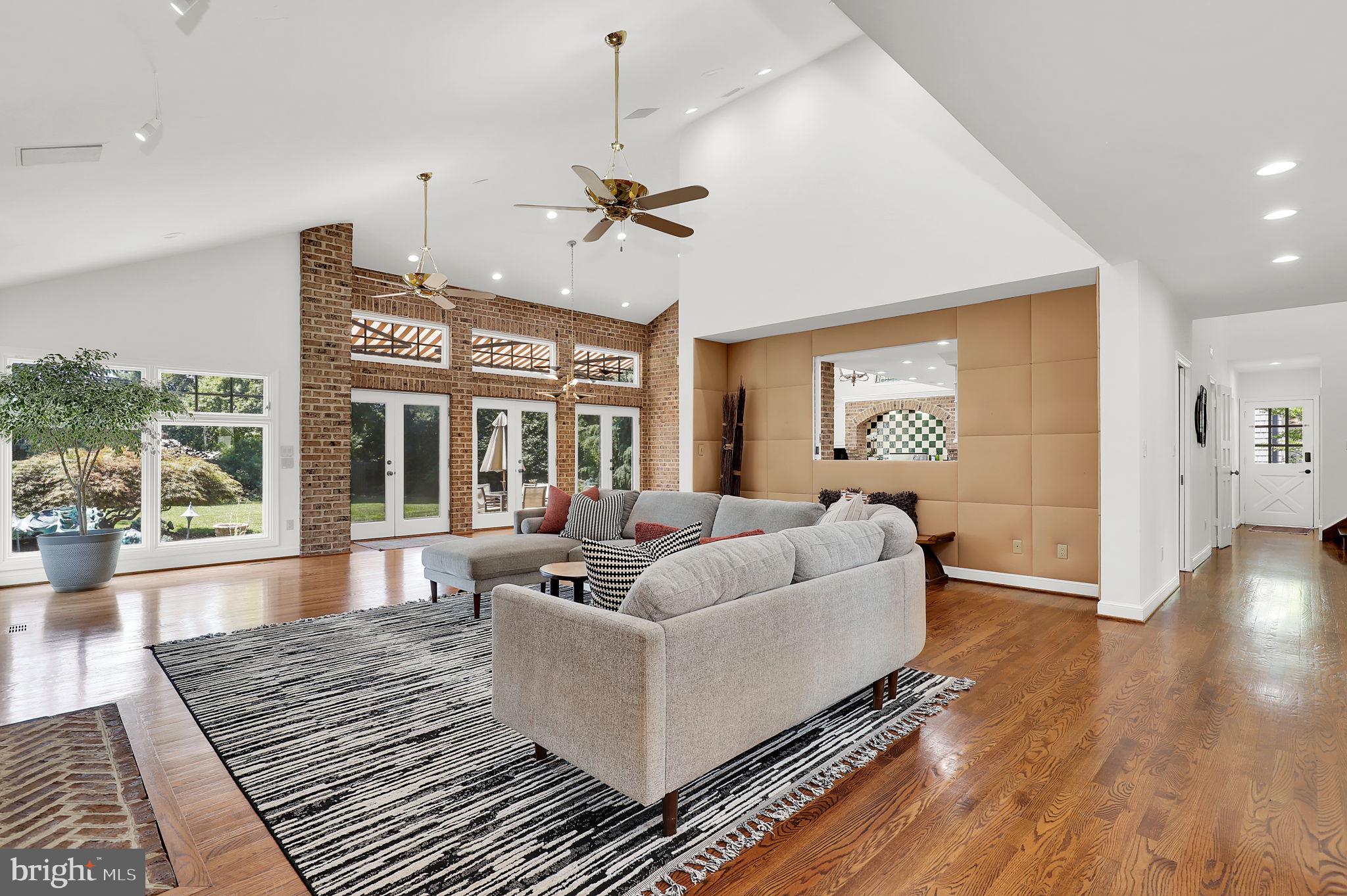 LUXMANOR - Residential