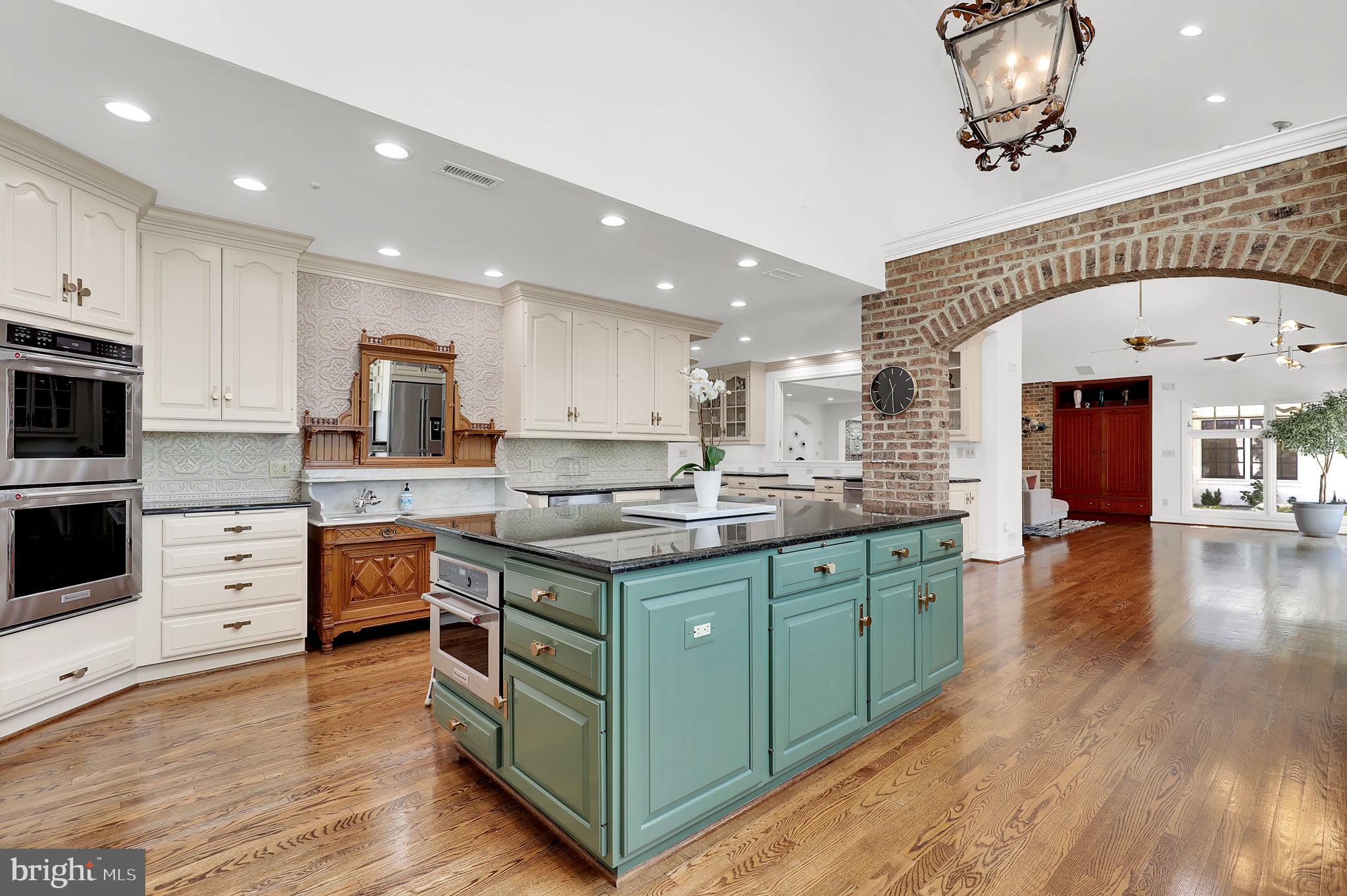 LUXMANOR - Residential