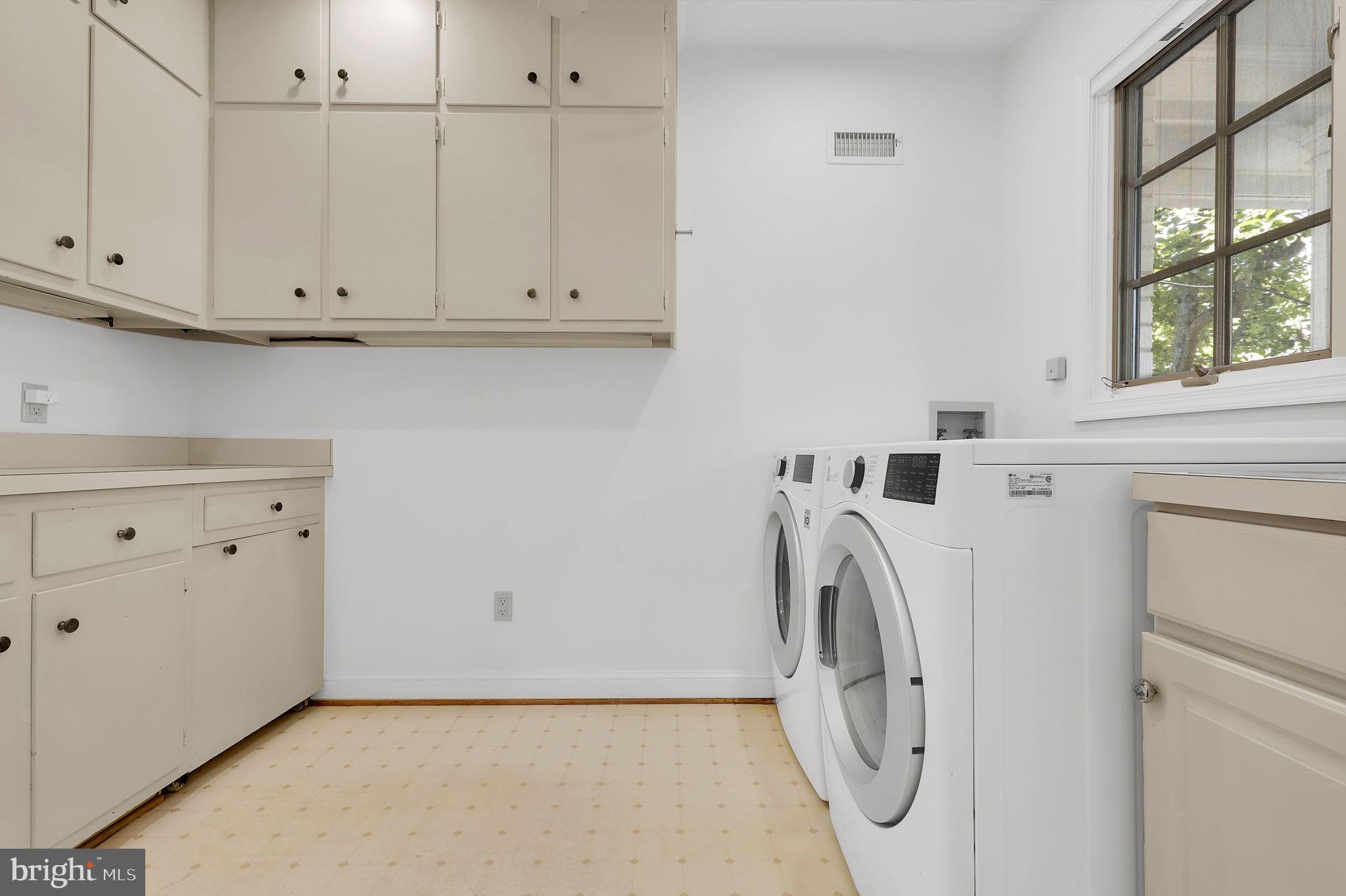 LUXMANOR - Residential