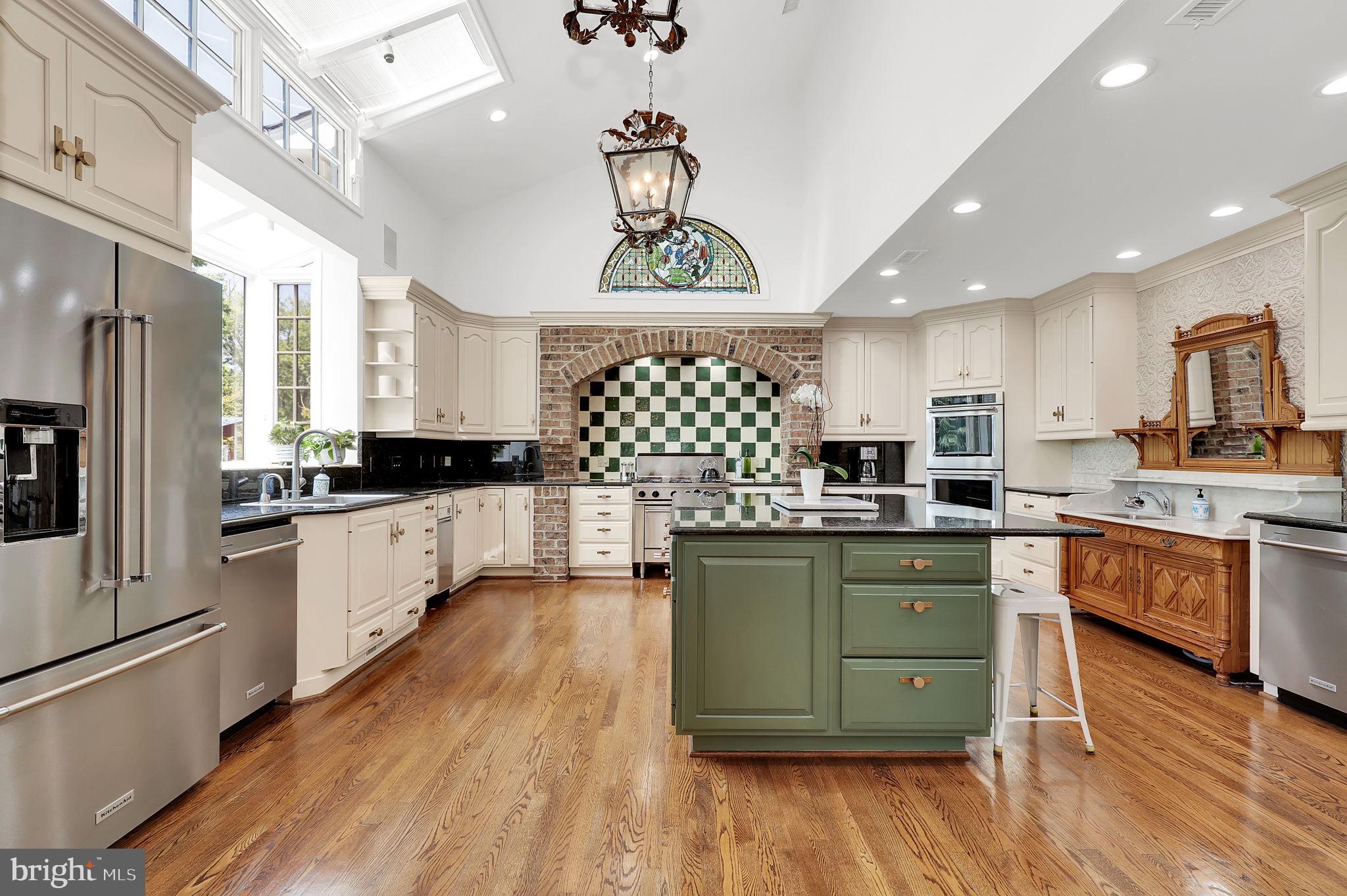 LUXMANOR - Residential