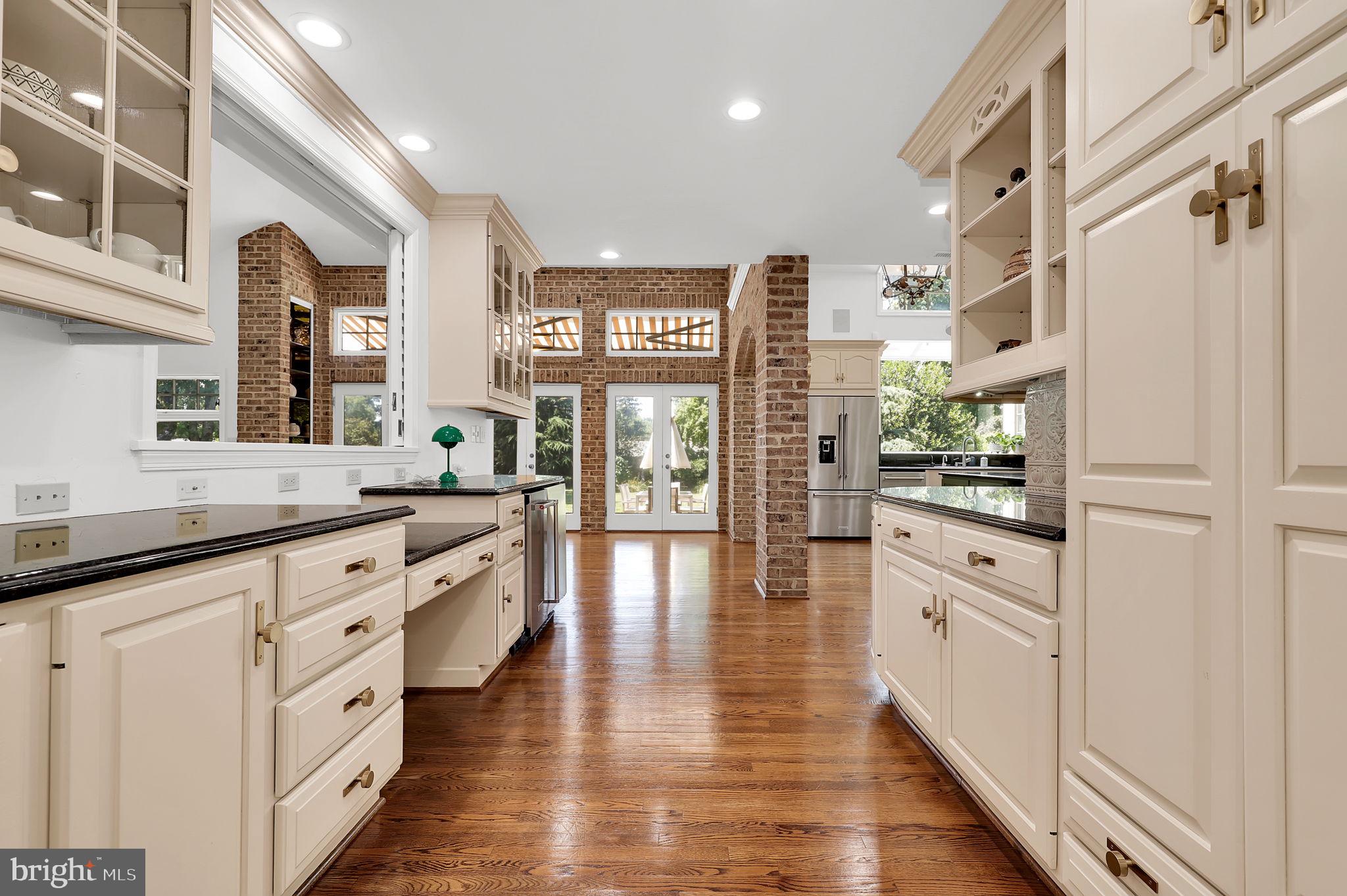 LUXMANOR - Residential