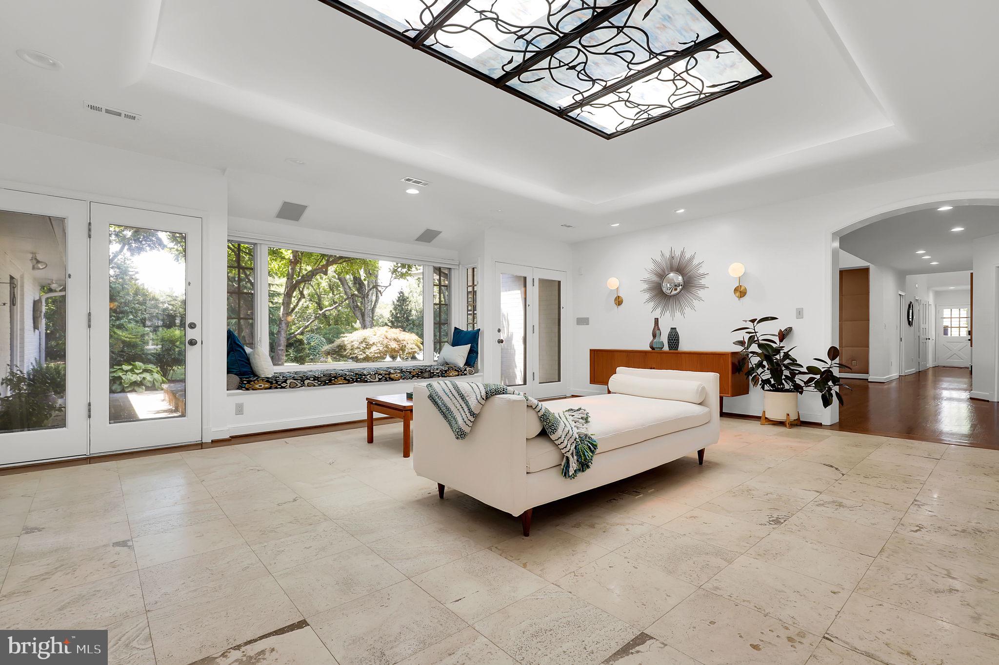 LUXMANOR - Residential