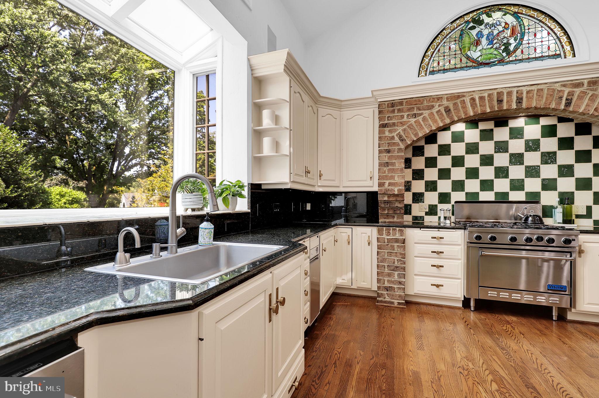 LUXMANOR - Residential