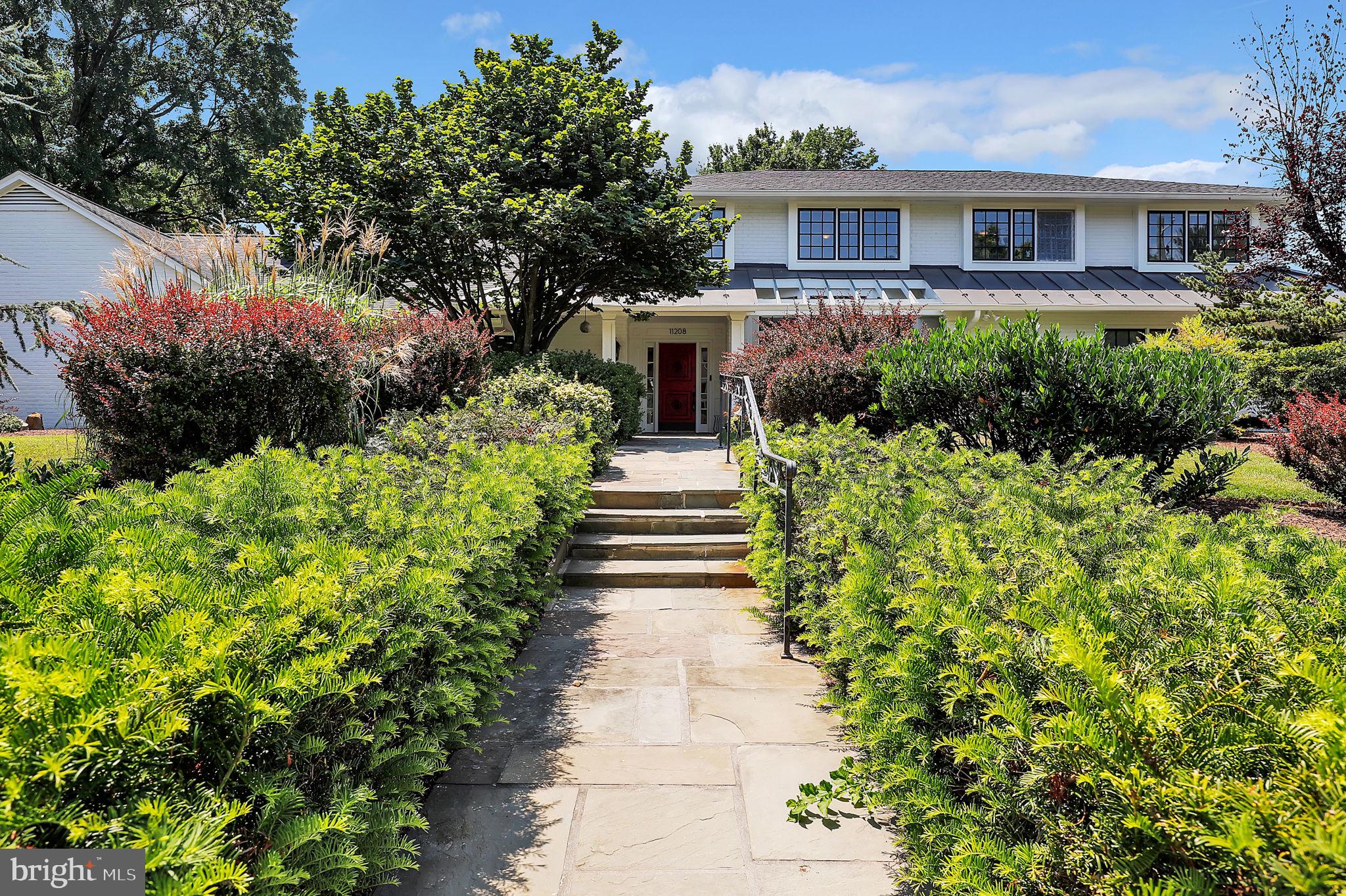 LUXMANOR - Residential