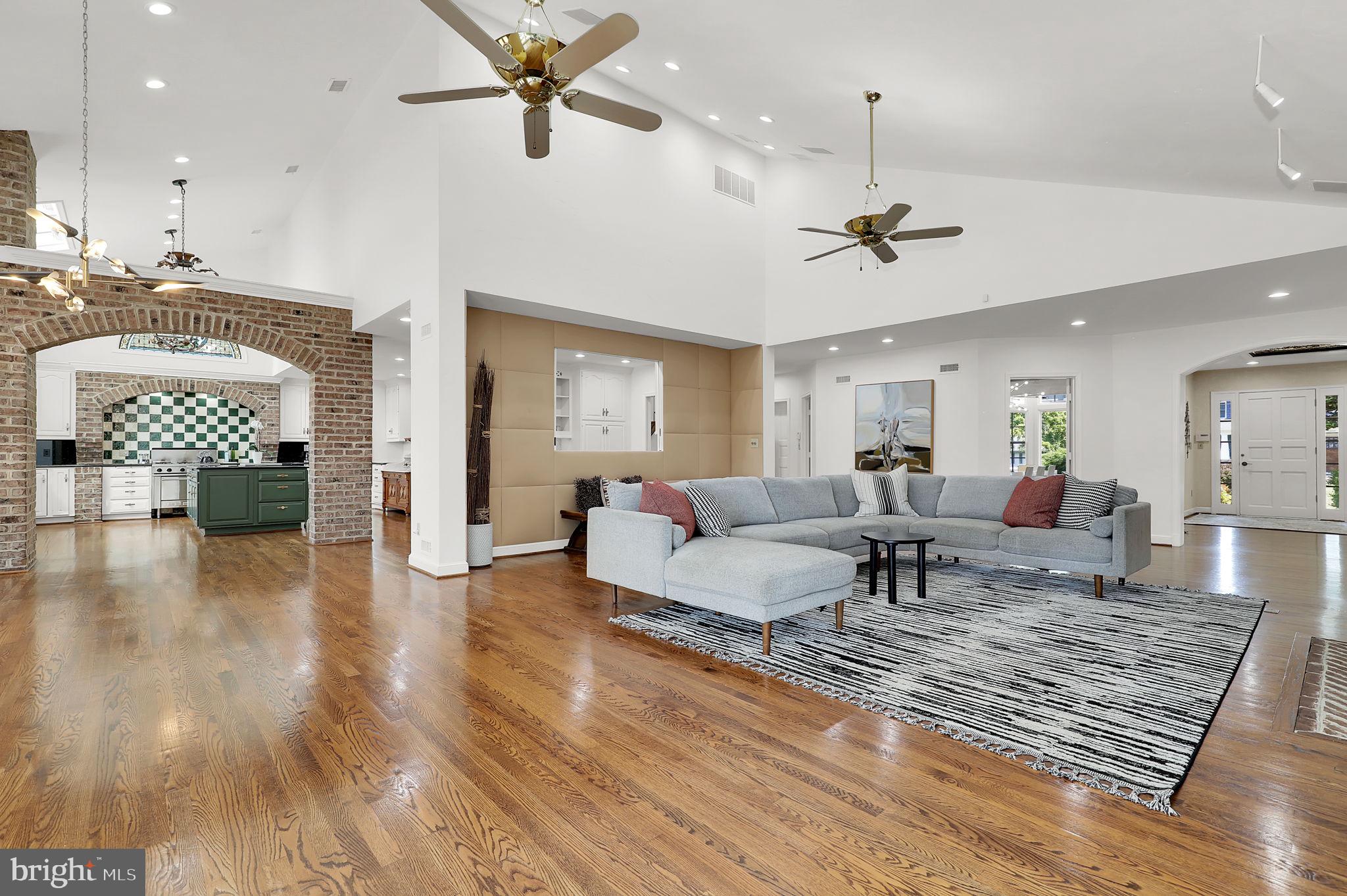 LUXMANOR - Residential